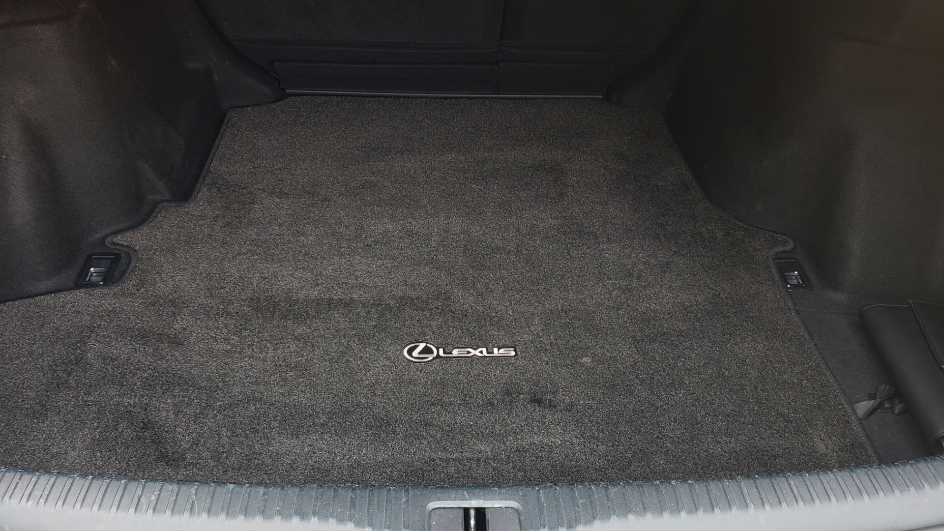 Used 2016 Lexus IS 200T F-SPORT / BSM / SUNROOF / VENTILATED SEATS / REARVIEW for sale Sold at Formula Imports in Charlotte NC 28227 17