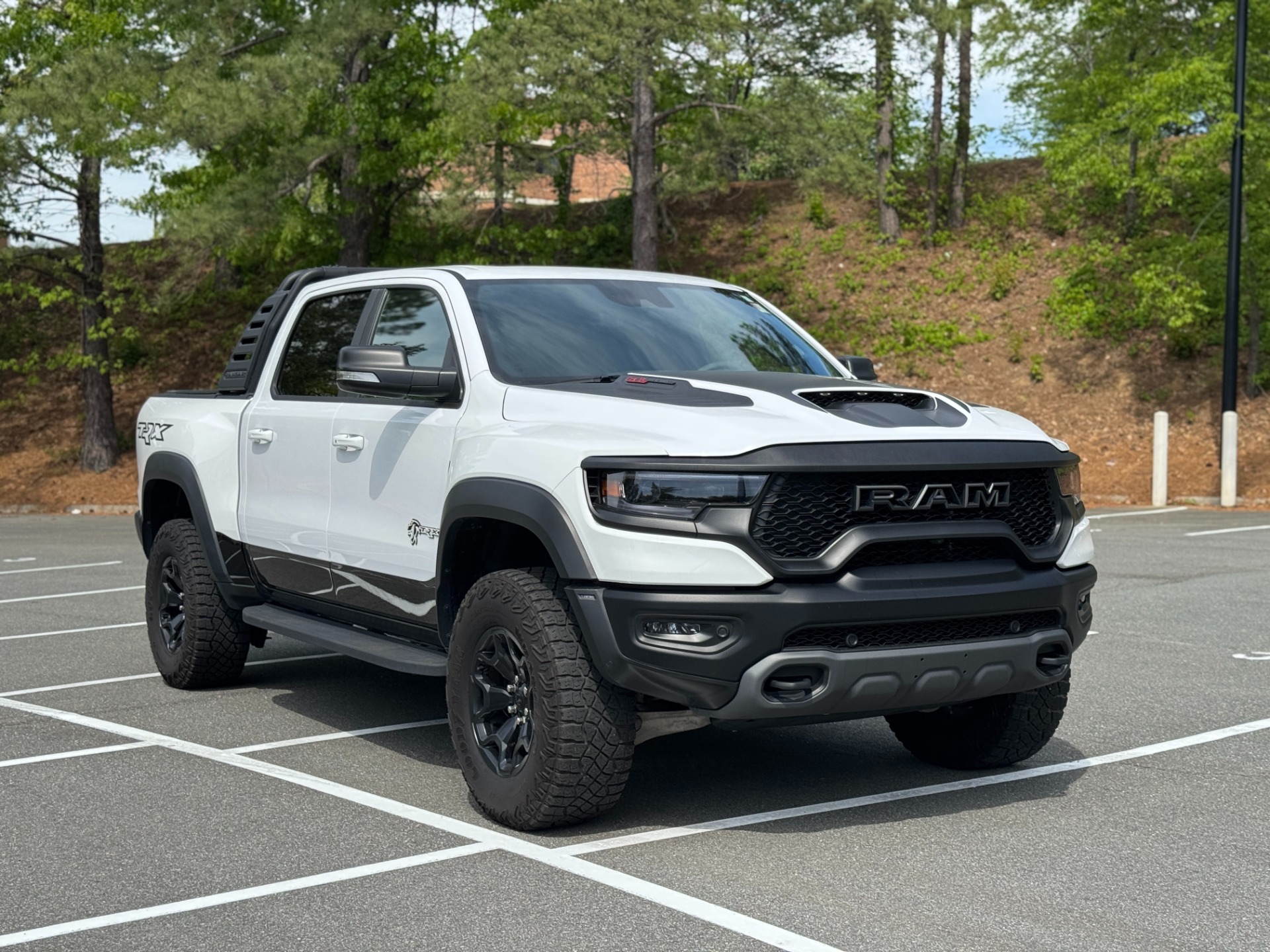 人気ショップ Used 2021 CARBON / ROOF PANO / EQUIP 2 LEVEL TRX 1500 Ram ギター
