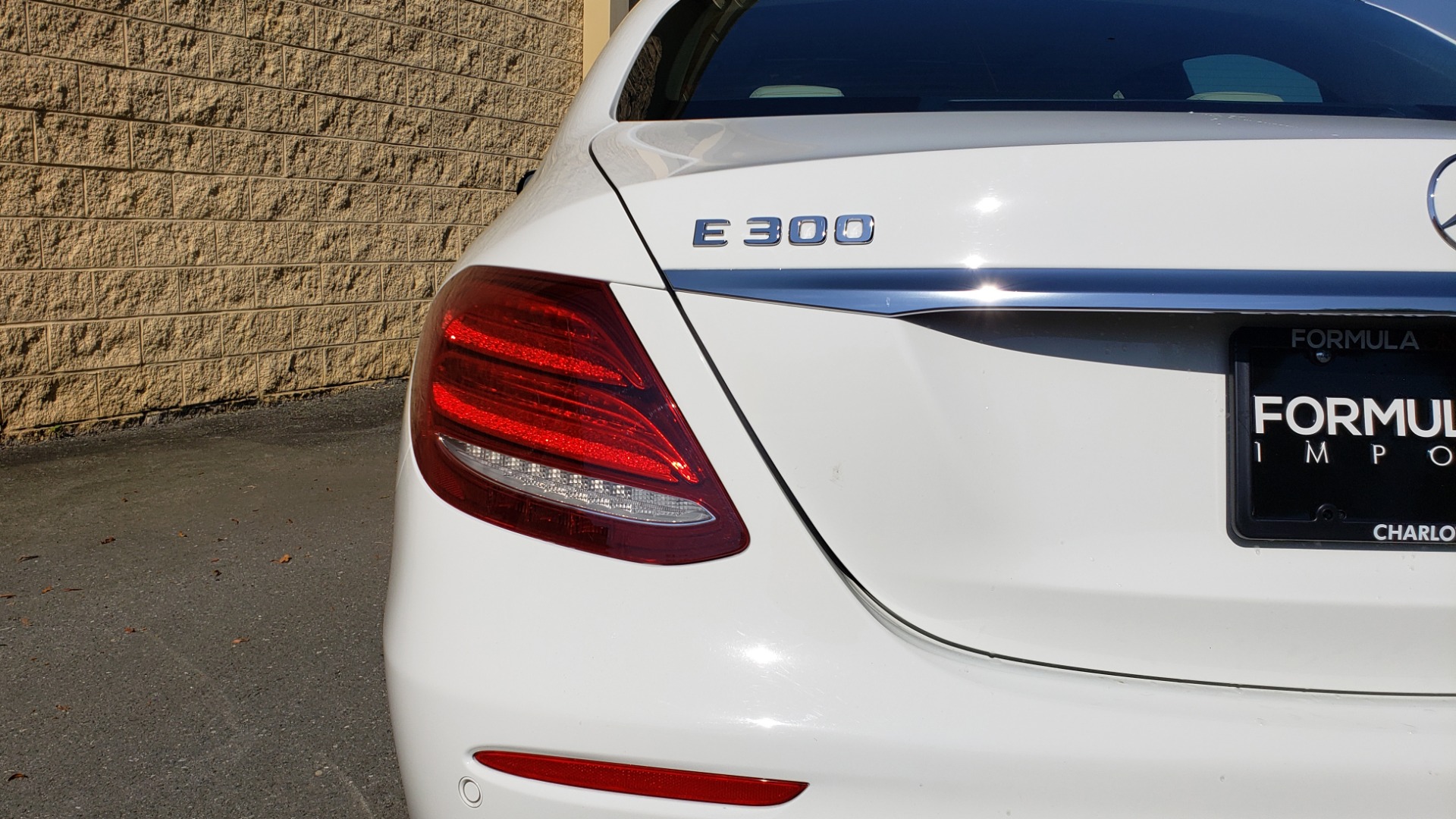 Used 2017 Mercedes-Benz E-Class E 300 PREMIUM / RWD / NAV / SNF / PARKING PILOT / REARVIEW / BURMESTER for sale Sold at Formula Imports in Charlotte NC 28227 17