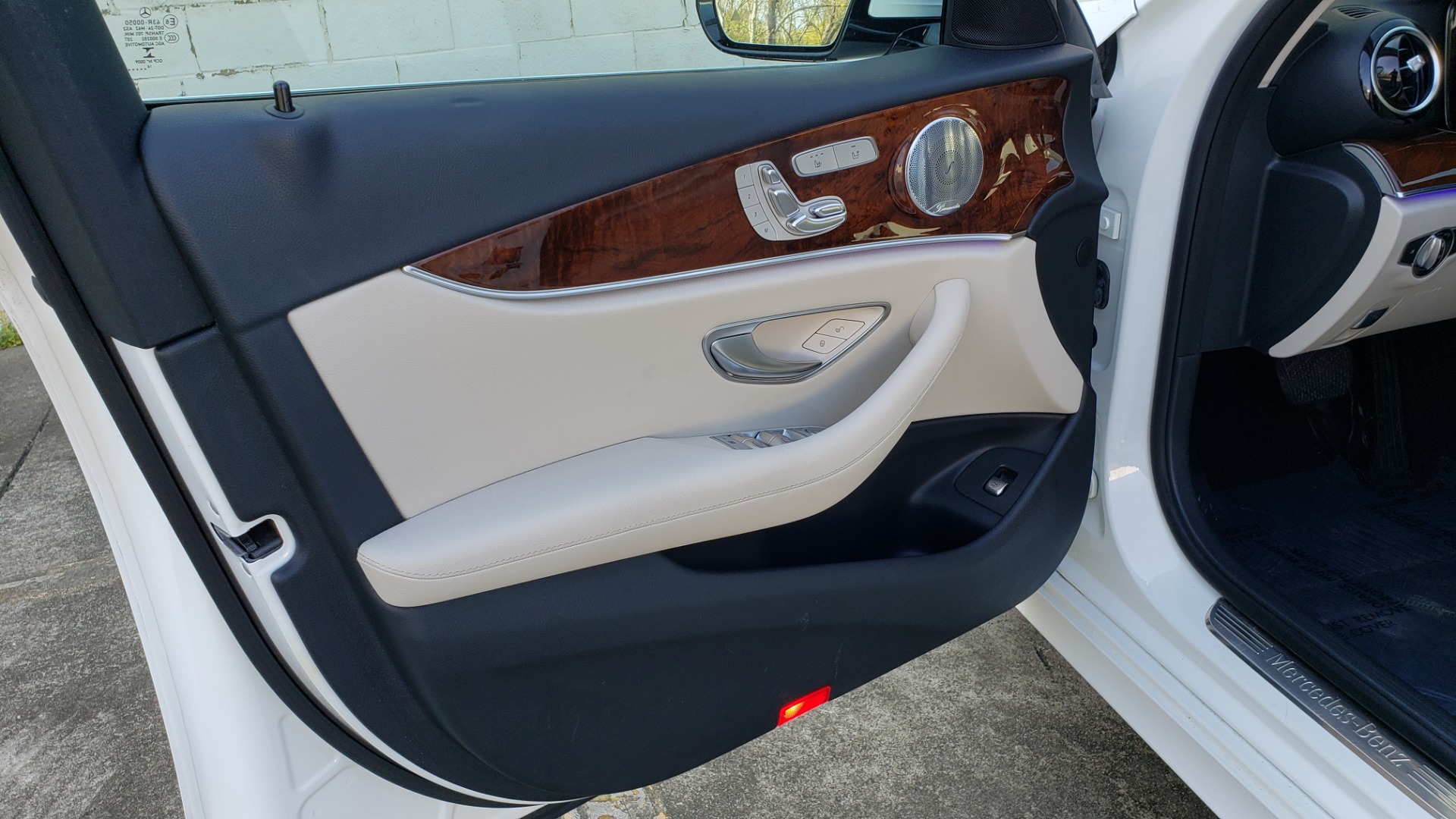 Used 2017 Mercedes-Benz E-Class E 300 PREMIUM / RWD / NAV / SNF / PARKING PILOT / REARVIEW / BURMESTER for sale Sold at Formula Imports in Charlotte NC 28227 27