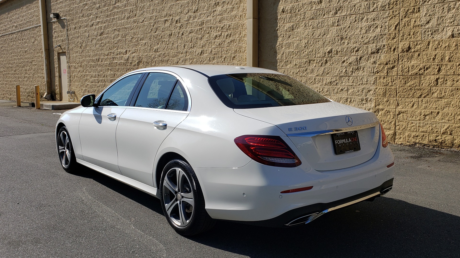 Used 2017 Mercedes-Benz E-Class E 300 PREMIUM / RWD / NAV / SNF / PARKING PILOT / REARVIEW / BURMESTER for sale Sold at Formula Imports in Charlotte NC 28227 3