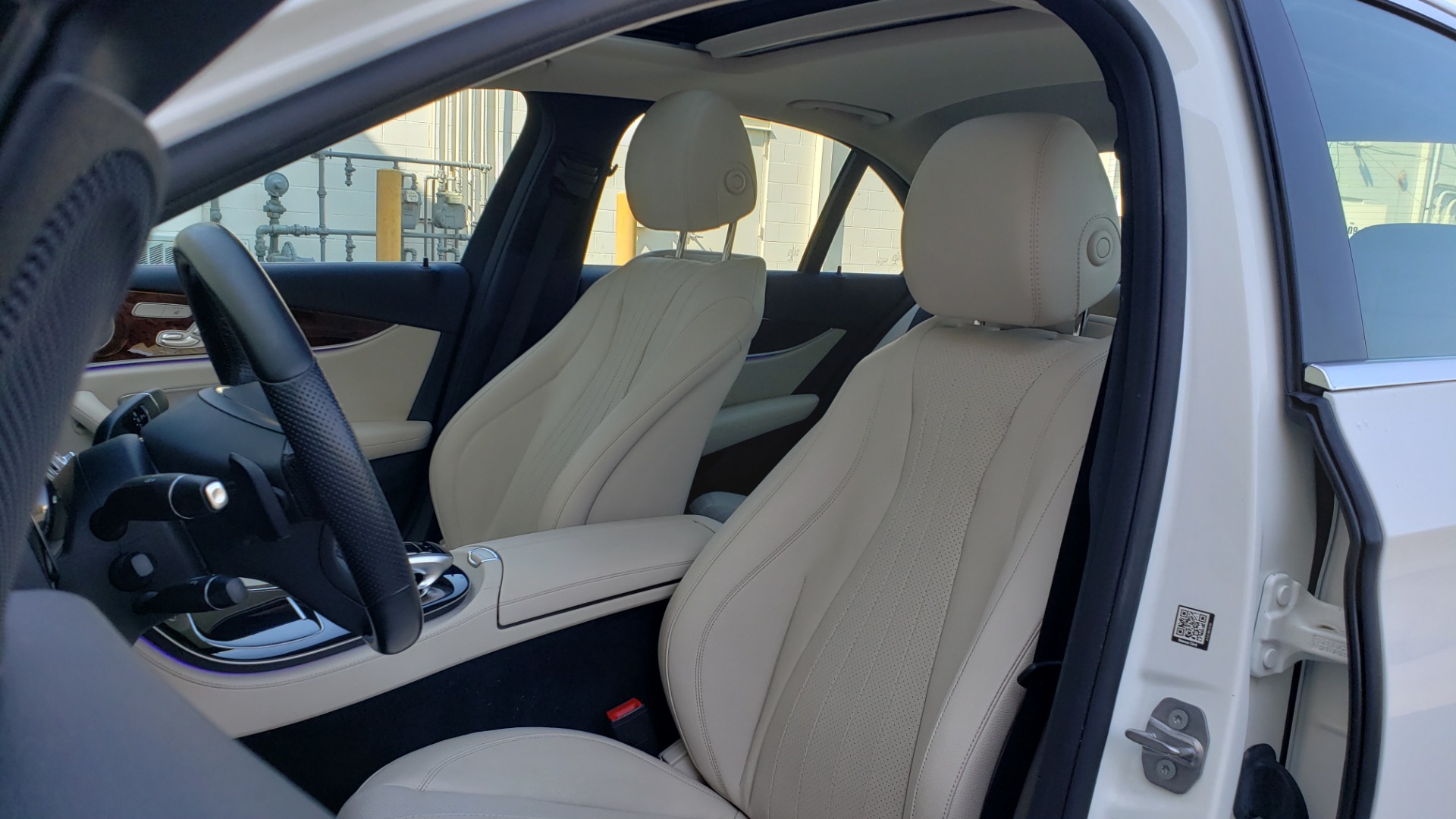 Used 2017 Mercedes-Benz E-Class E 300 PREMIUM / RWD / NAV / SNF / PARKING PILOT / REARVIEW / BURMESTER for sale Sold at Formula Imports in Charlotte NC 28227 31