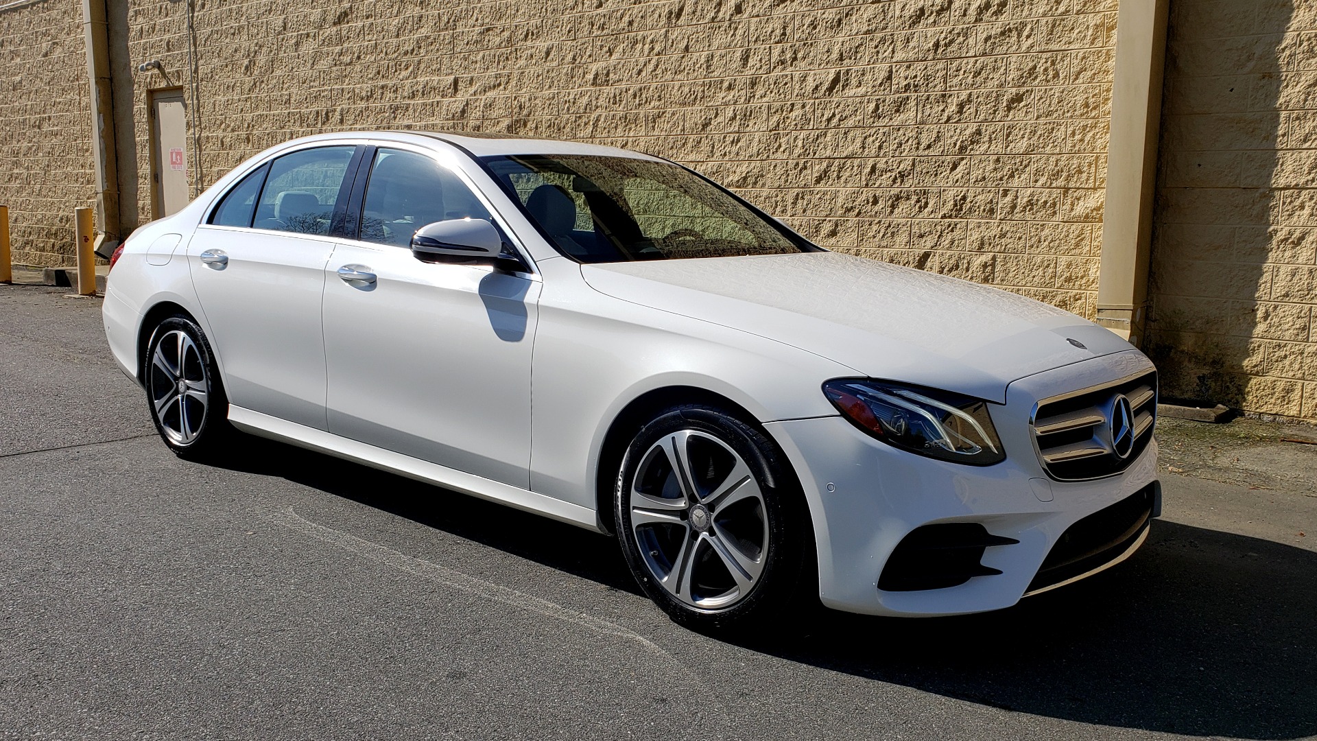 Used 2017 Mercedes-Benz E-Class E 300 PREMIUM / RWD / NAV / SNF / PARKING PILOT / REARVIEW / BURMESTER for sale Sold at Formula Imports in Charlotte NC 28227 4