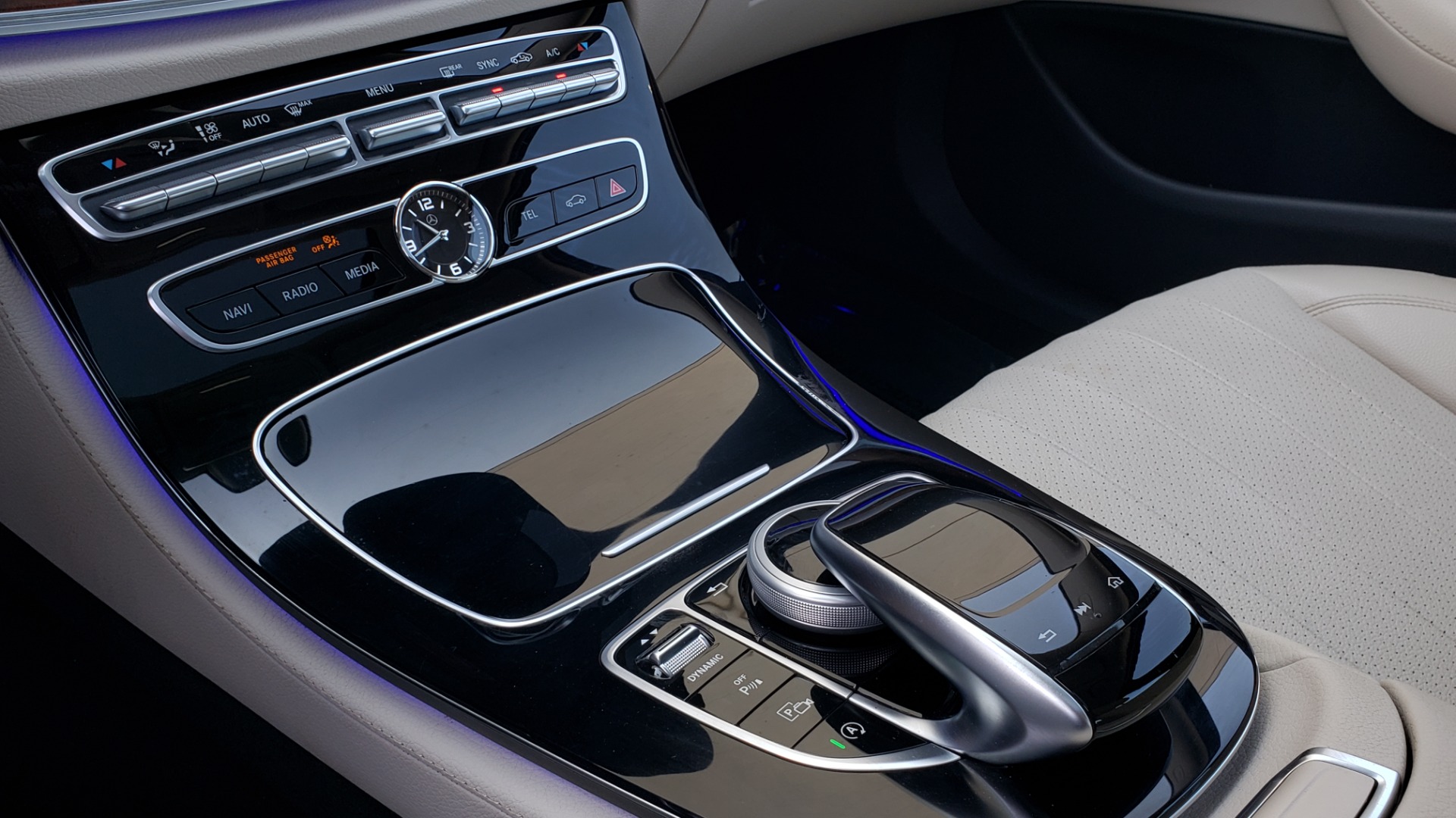 Used 2017 Mercedes-Benz E-Class E 300 PREMIUM / RWD / NAV / SNF / PARKING PILOT / REARVIEW / BURMESTER for sale Sold at Formula Imports in Charlotte NC 28227 43