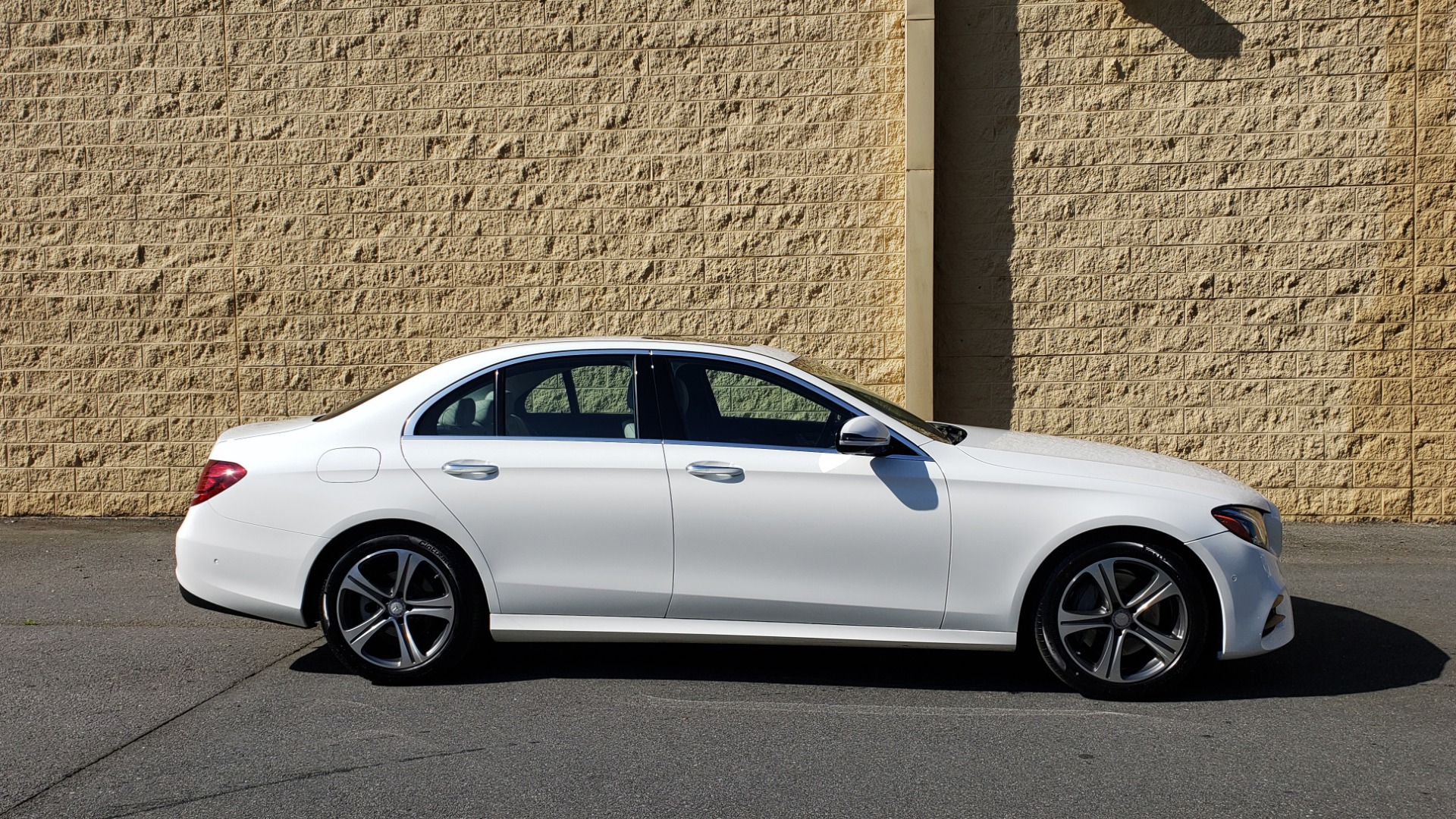 Used 2017 Mercedes-Benz E-Class E 300 PREMIUM / RWD / NAV / SNF / PARKING PILOT / REARVIEW / BURMESTER for sale Sold at Formula Imports in Charlotte NC 28227 5