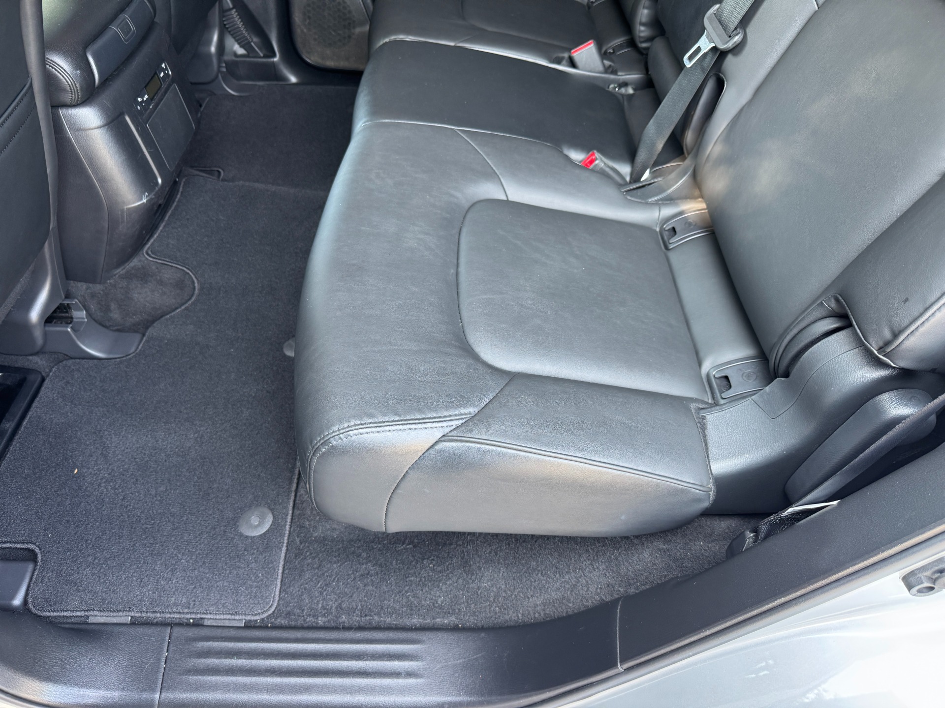 Used 2021 Nissan Armada SV APPEARANCE PKG / CARGO PKG / 20IN WHEELS for sale $32,700 at Formula Imports in Charlotte NC 28227 45