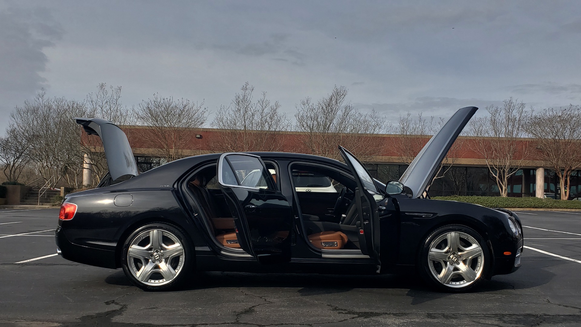 Used 2014 Bentley Flying Spur W12 / 8-SPD / AWD / NAV / MULLINER DRIVING SPEC for sale Sold at Formula Imports in Charlotte NC 28227 9