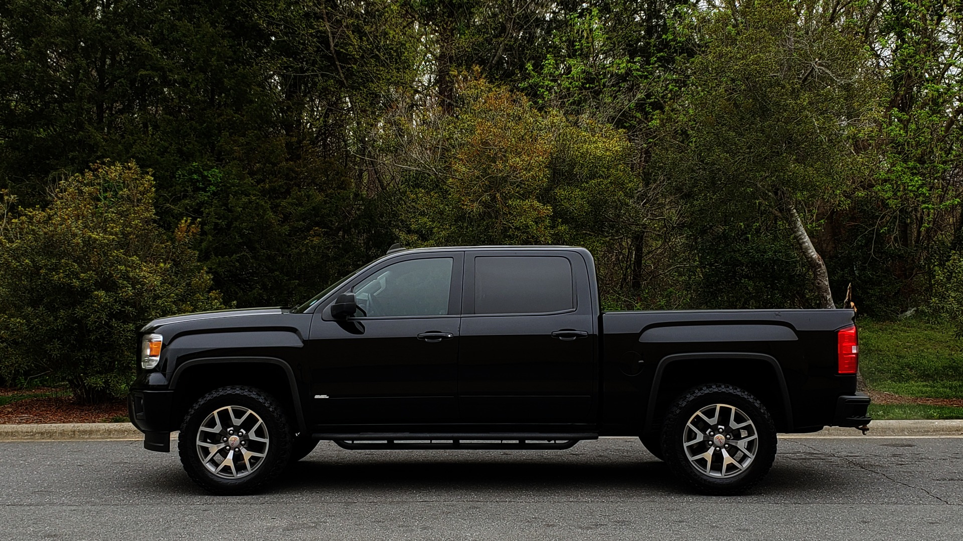 Used 2015 GMC SIERRA 1500 SLT 4WD CREW CAB / 6.2L V8 / NAV / BOSE / REARVIEW for sale Sold at Formula Imports in Charlotte NC 28227 2