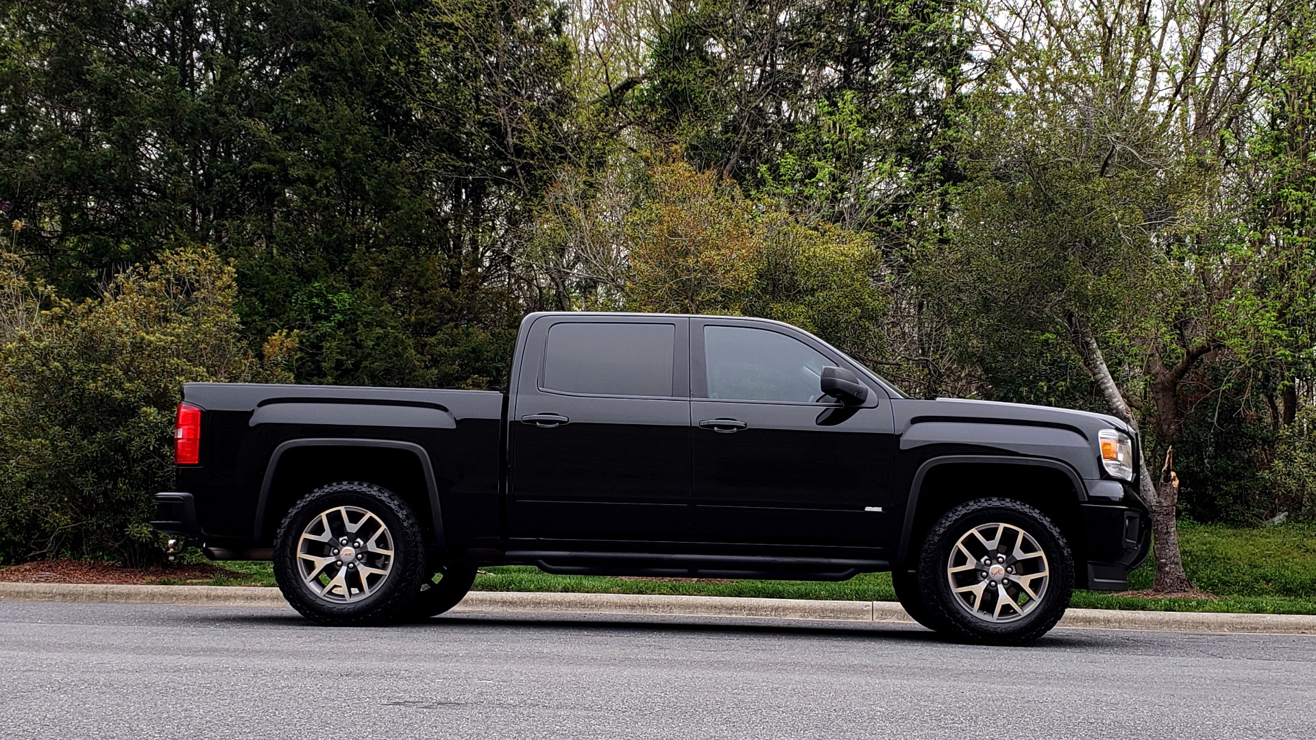 Used 2015 GMC SIERRA 1500 SLT 4WD CREW CAB / 6.2L V8 / NAV / BOSE / REARVIEW for sale Sold at Formula Imports in Charlotte NC 28227 5