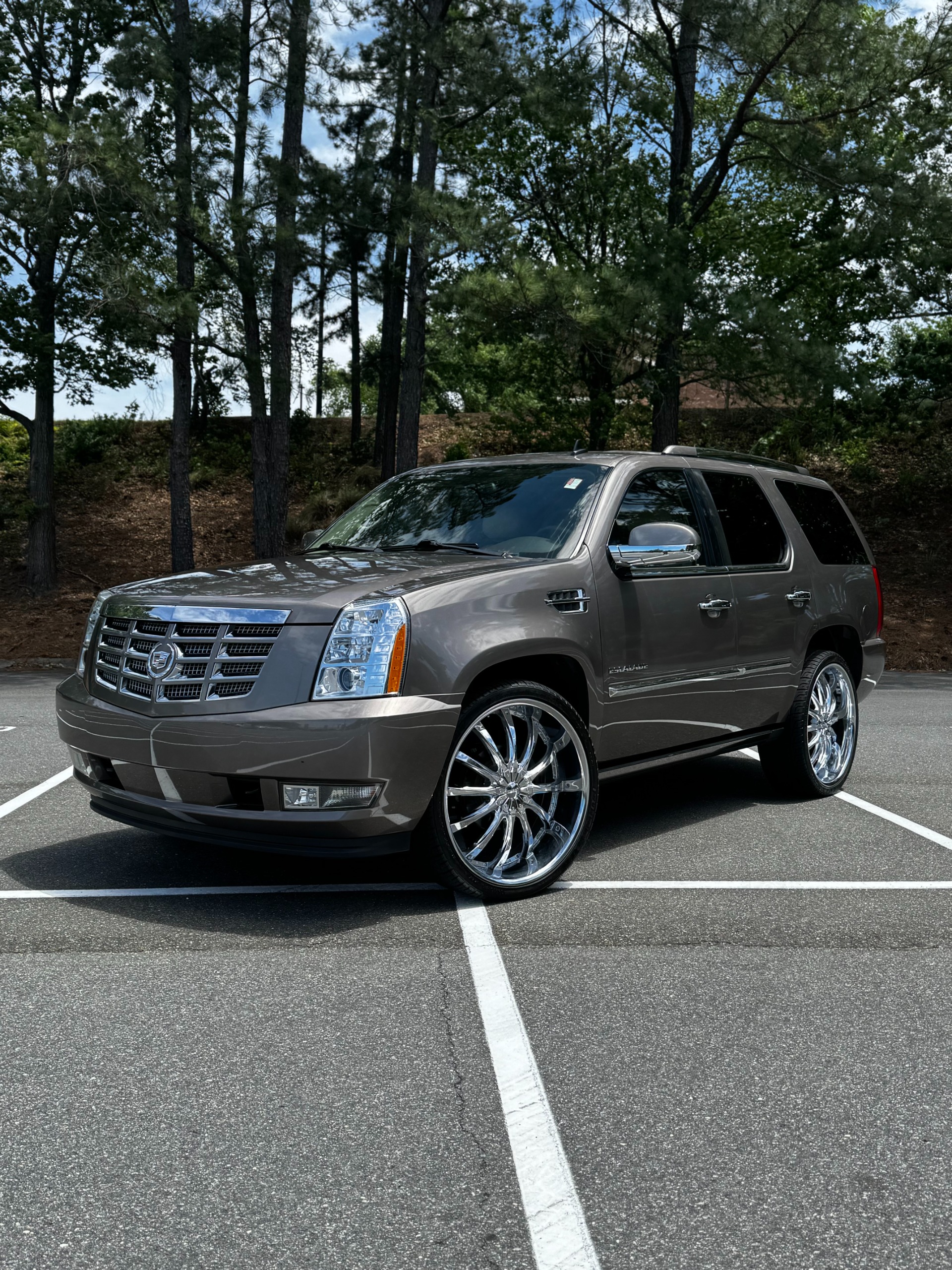 Used 2011 Cadillac Escalade Premium for sale Sold at Formula Imports in Charlotte NC 28227 1