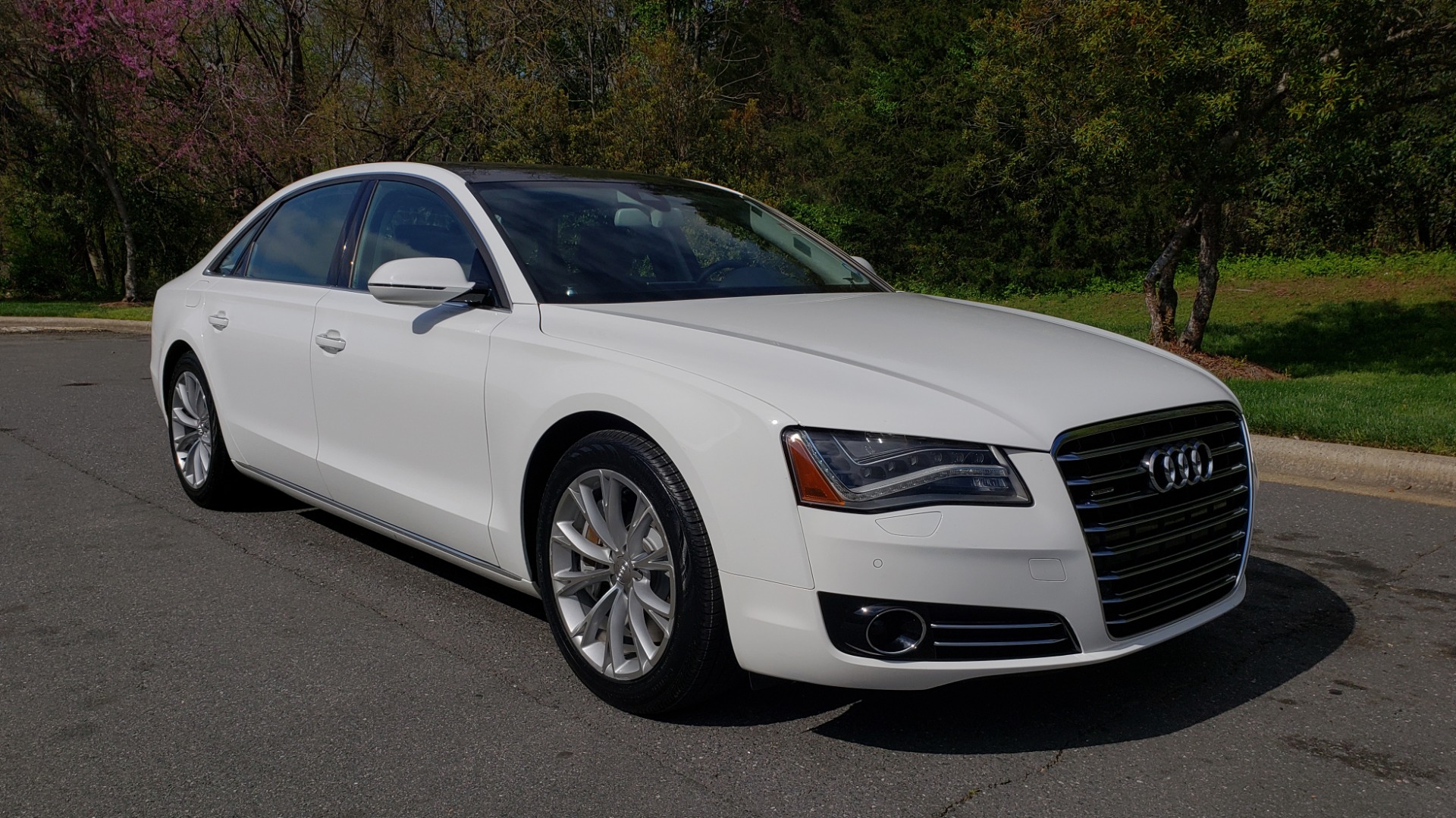 Used 2011 Audi A8 L QUATTRO / NAV / PANO-ROOF / REARVIEW / BSM / B&O SND for sale Sold at Formula Imports in Charlotte NC 28227 4