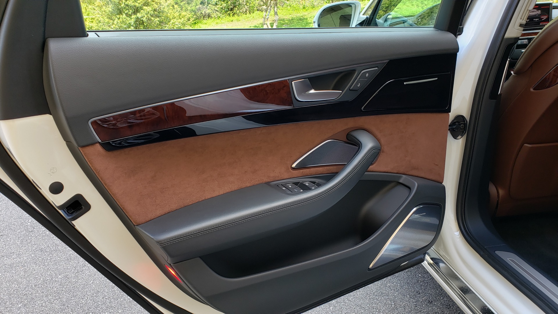 Used 2011 Audi A8 L QUATTRO / NAV / PANO-ROOF / REARVIEW / BSM / B&O SND for sale Sold at Formula Imports in Charlotte NC 28227 63