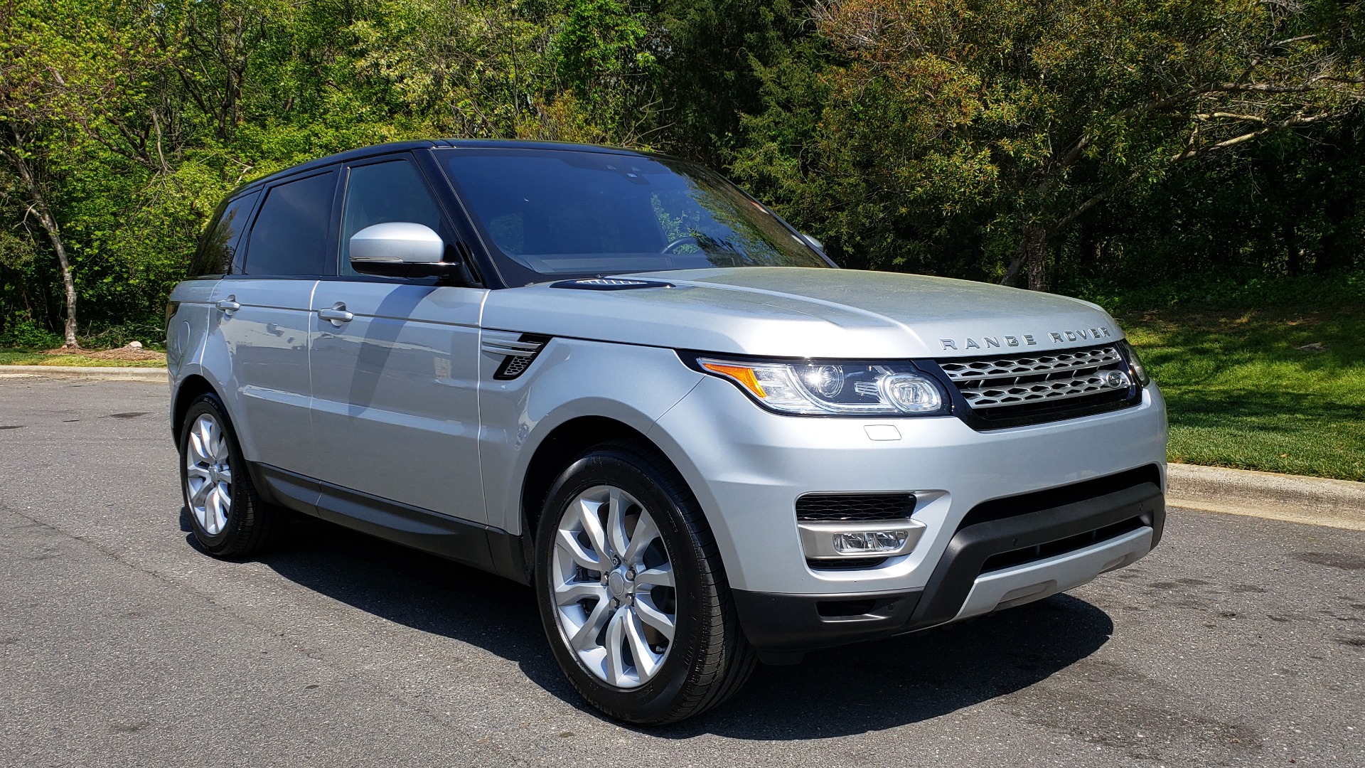 Used 2017 Land Rover RANGE ROVER SPORT HSE / SC V6 / 4X4 / NAV / PANO-ROOF / REARVIEW for sale Sold at Formula Imports in Charlotte NC 28227 4