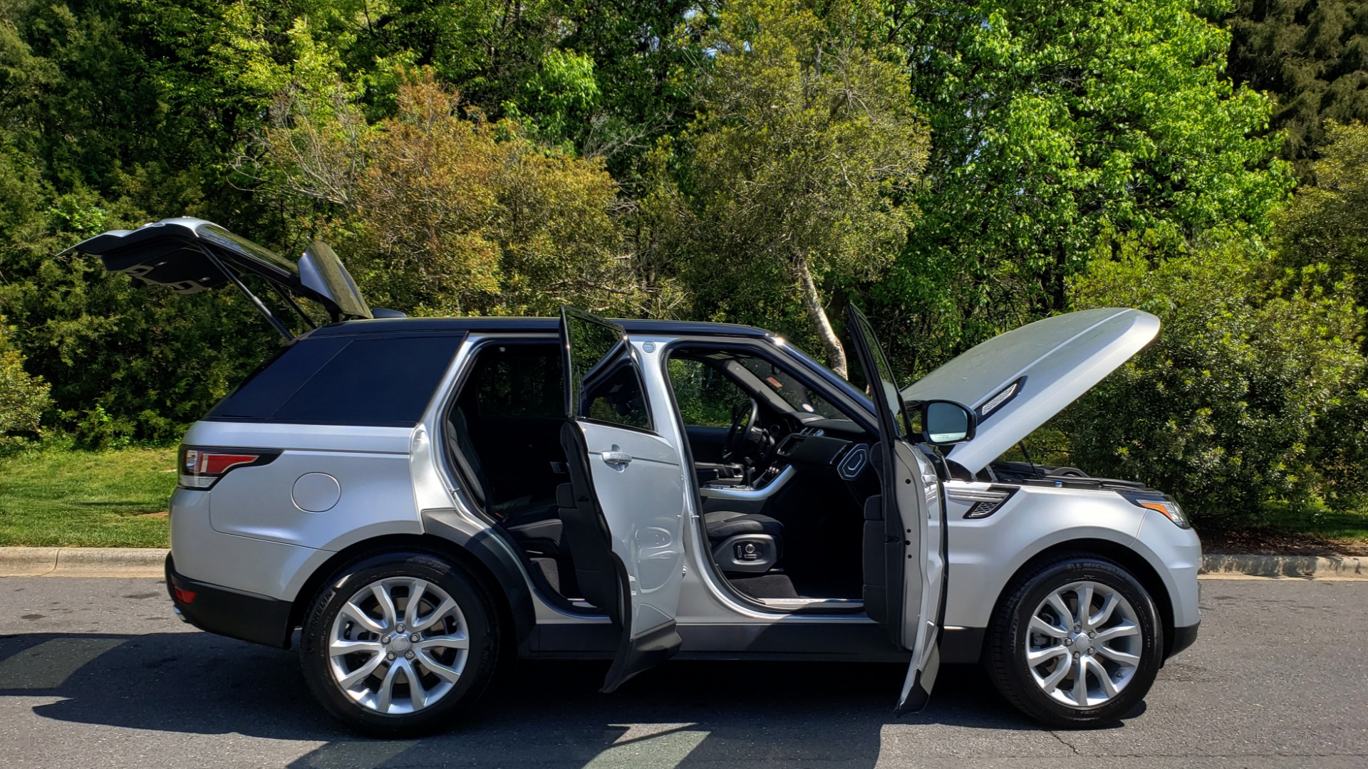 Used 2017 Land Rover RANGE ROVER SPORT HSE / SC V6 / 4X4 / NAV / PANO-ROOF / REARVIEW for sale Sold at Formula Imports in Charlotte NC 28227 9