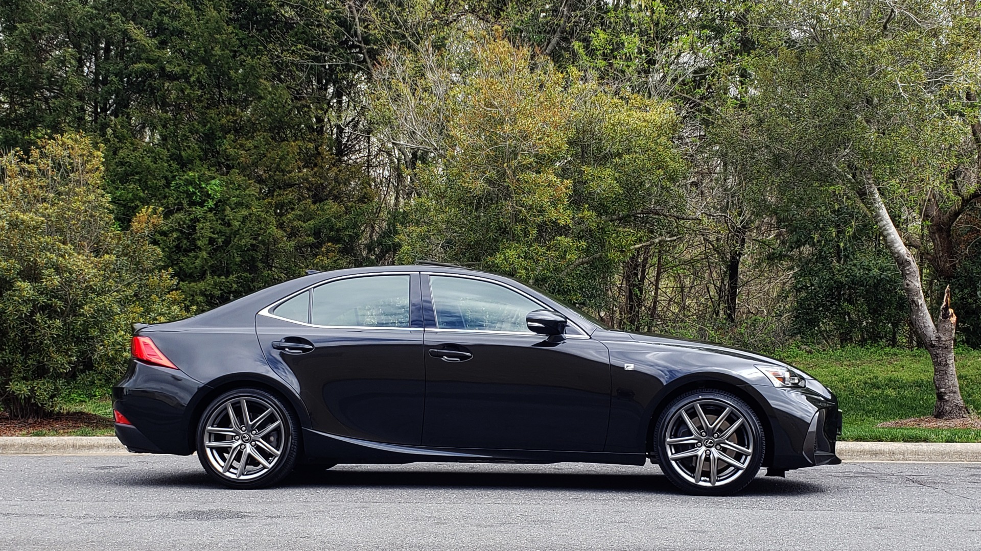 Used 2017 Lexus IS 300 F SPORT AWD / NAV / SUNROOF / REARVIEW / VENT SEATS / BSM for sale Sold at Formula Imports in Charlotte NC 28227 5