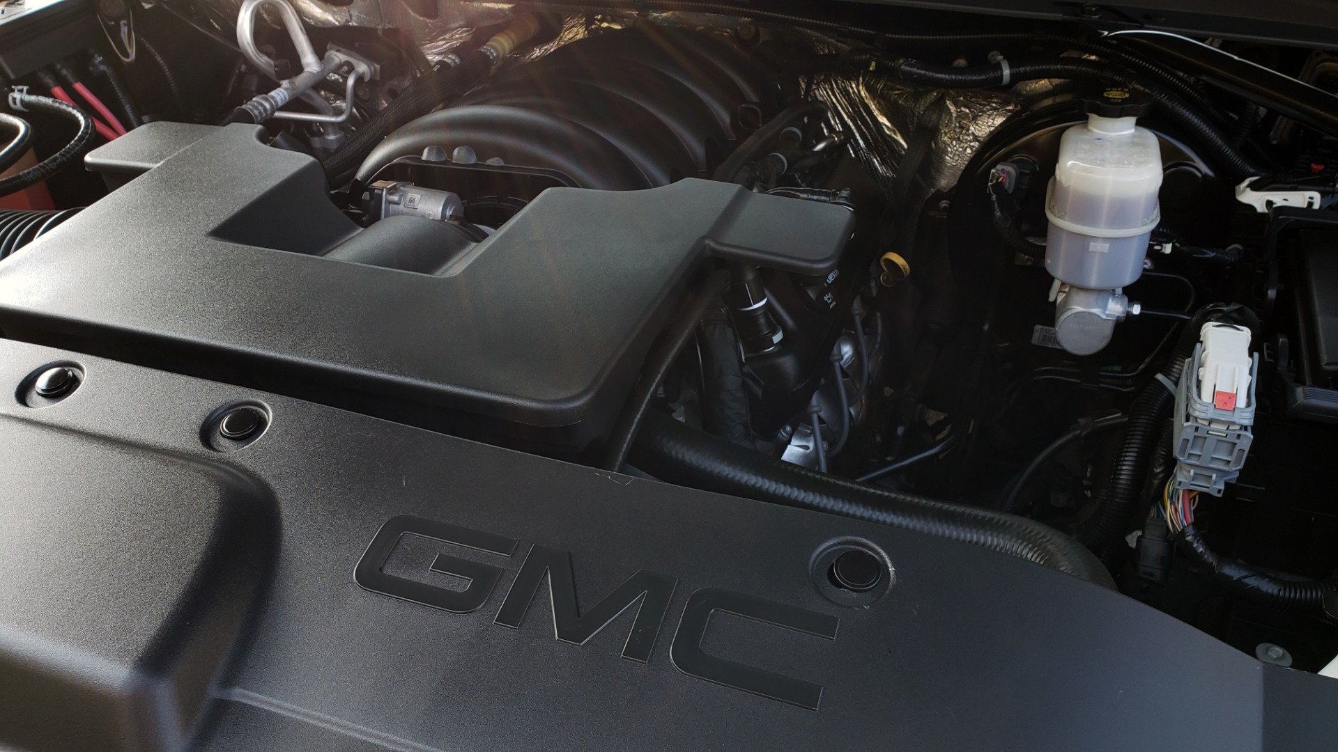 Used 2016 GMC YUKON DENALI 4WD / OPEN ROAD / NAV / ENTERTAINMENT / 3-ROW for sale Sold at Formula Imports in Charlotte NC 28227 12