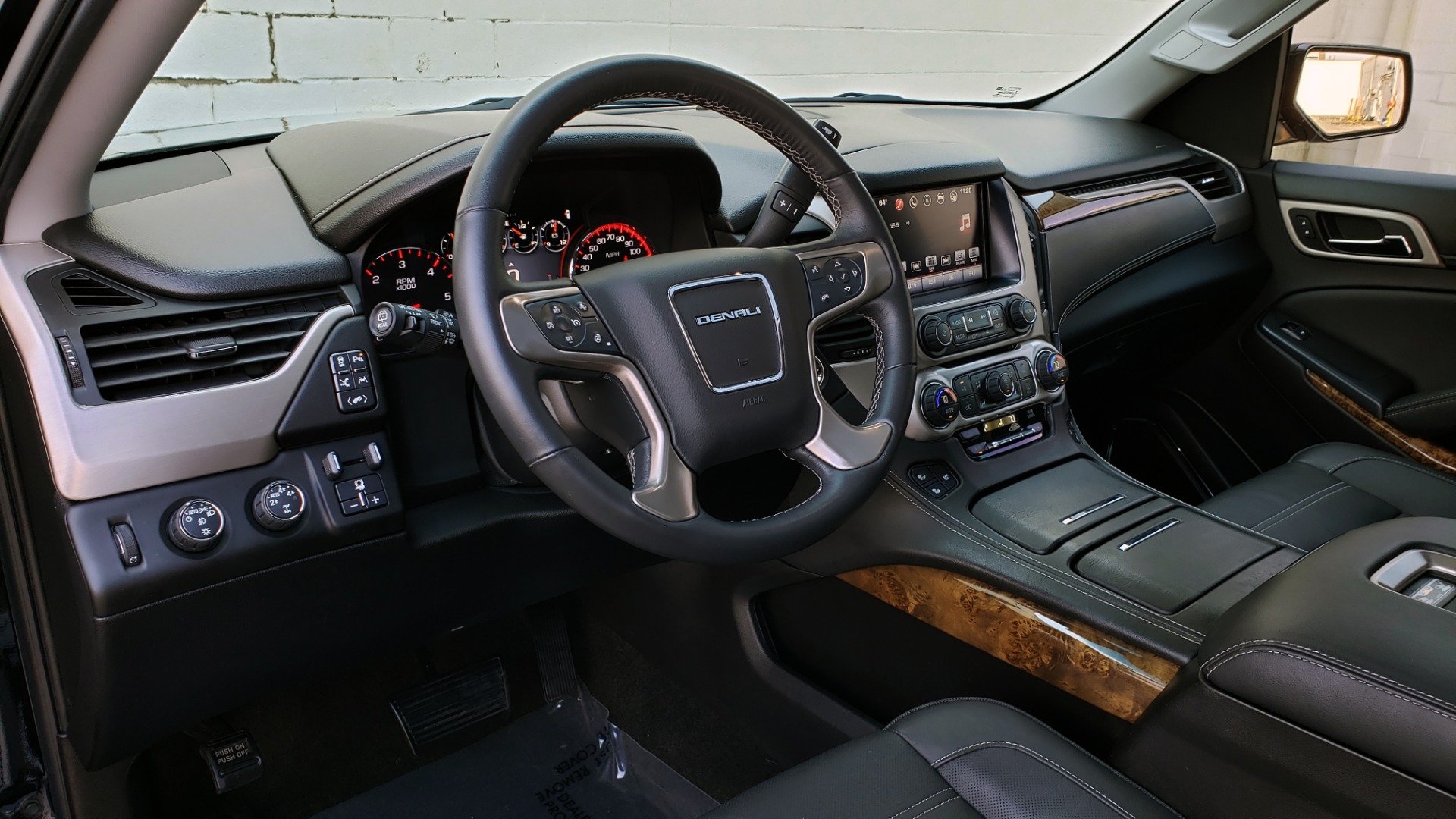 Used 2016 GMC YUKON DENALI 4WD / OPEN ROAD / NAV / ENTERTAINMENT / 3-ROW for sale Sold at Formula Imports in Charlotte NC 28227 36