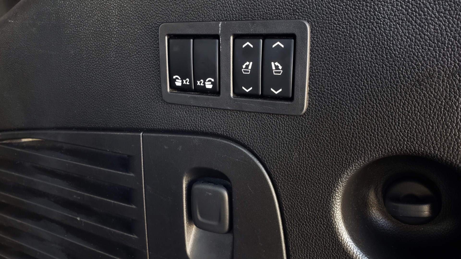 Used 2016 GMC YUKON DENALI 4WD / OPEN ROAD / NAV / ENTERTAINMENT / 3-ROW for sale Sold at Formula Imports in Charlotte NC 28227 72