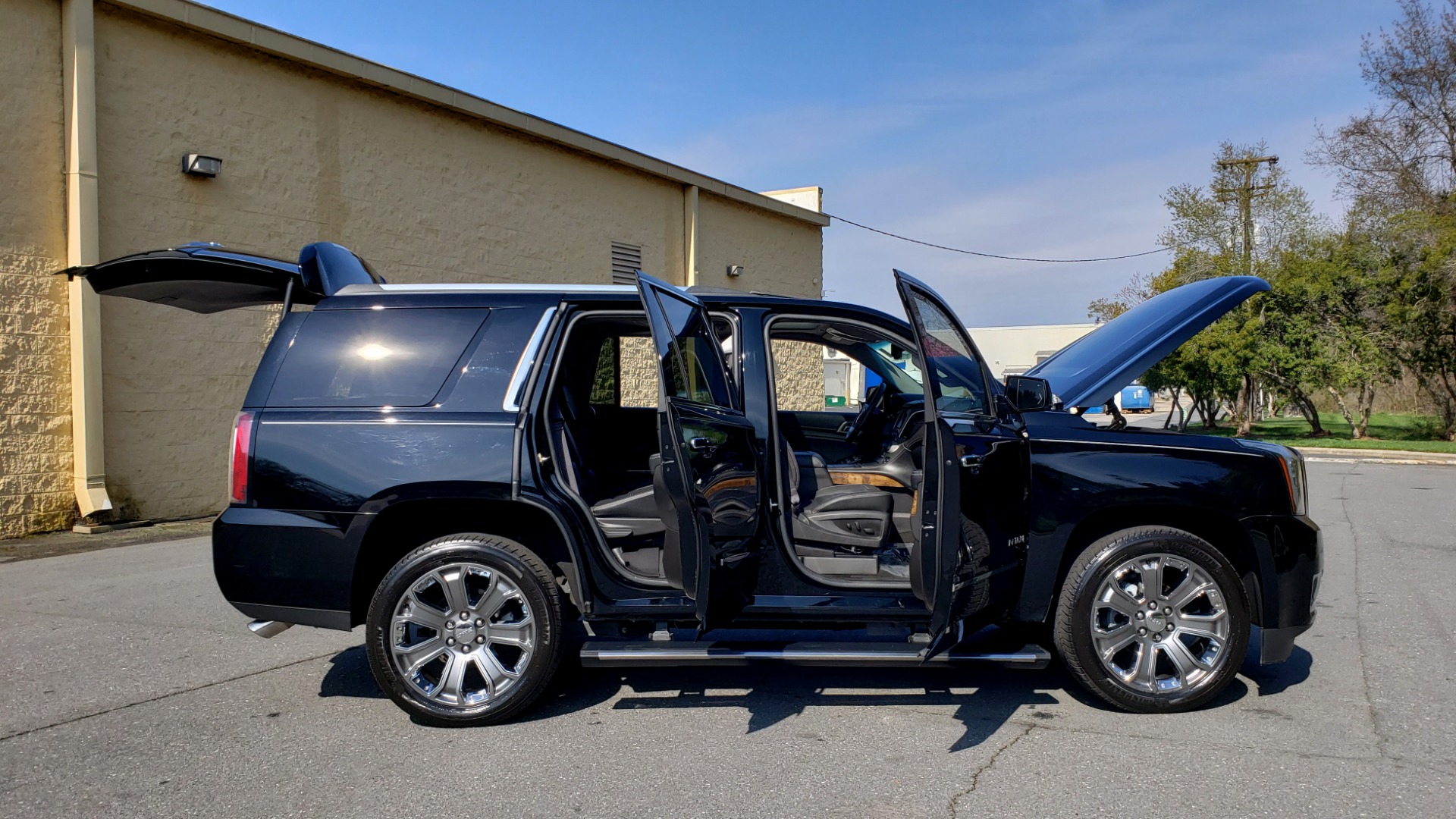 Used 2016 GMC YUKON DENALI 4WD / OPEN ROAD / NAV / ENTERTAINMENT / 3-ROW for sale Sold at Formula Imports in Charlotte NC 28227 9