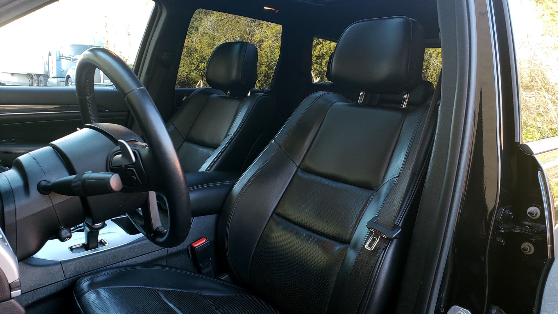 Used 2015 Jeep GRAND CHEROKEE HIGH ALTITUDE / NAV / SUNROOF / REARVIEW / TOW PKG for sale Sold at Formula Imports in Charlotte NC 28227 28