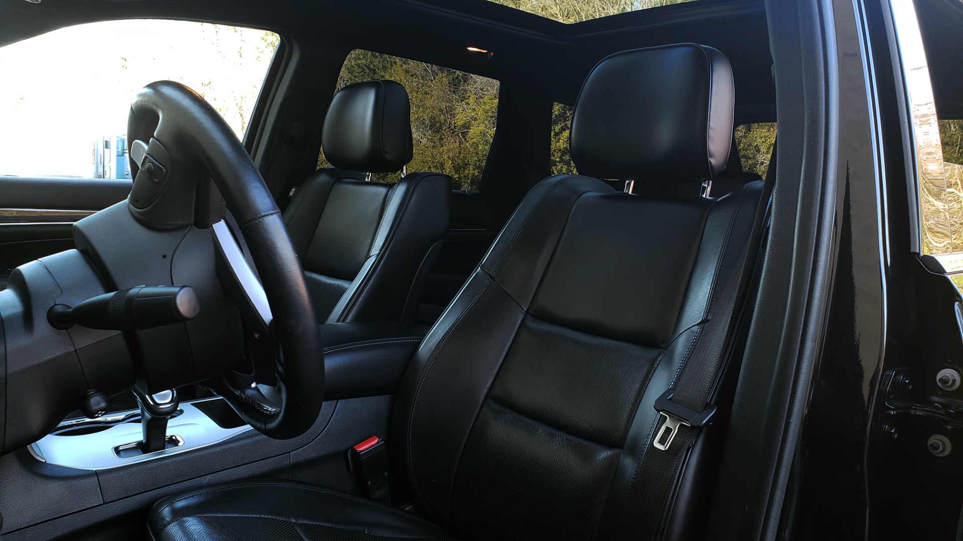 Used 2015 Jeep GRAND CHEROKEE HIGH ALTITUDE / NAV / SUNROOF / REARVIEW / TOW PKG for sale Sold at Formula Imports in Charlotte NC 28227 50