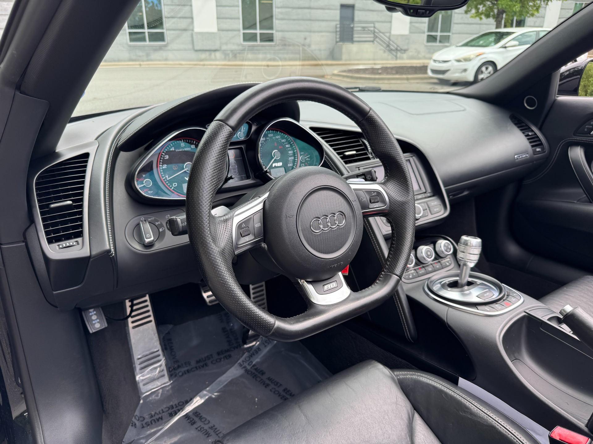2011 Audi R8 Quattro Spyder photo 32