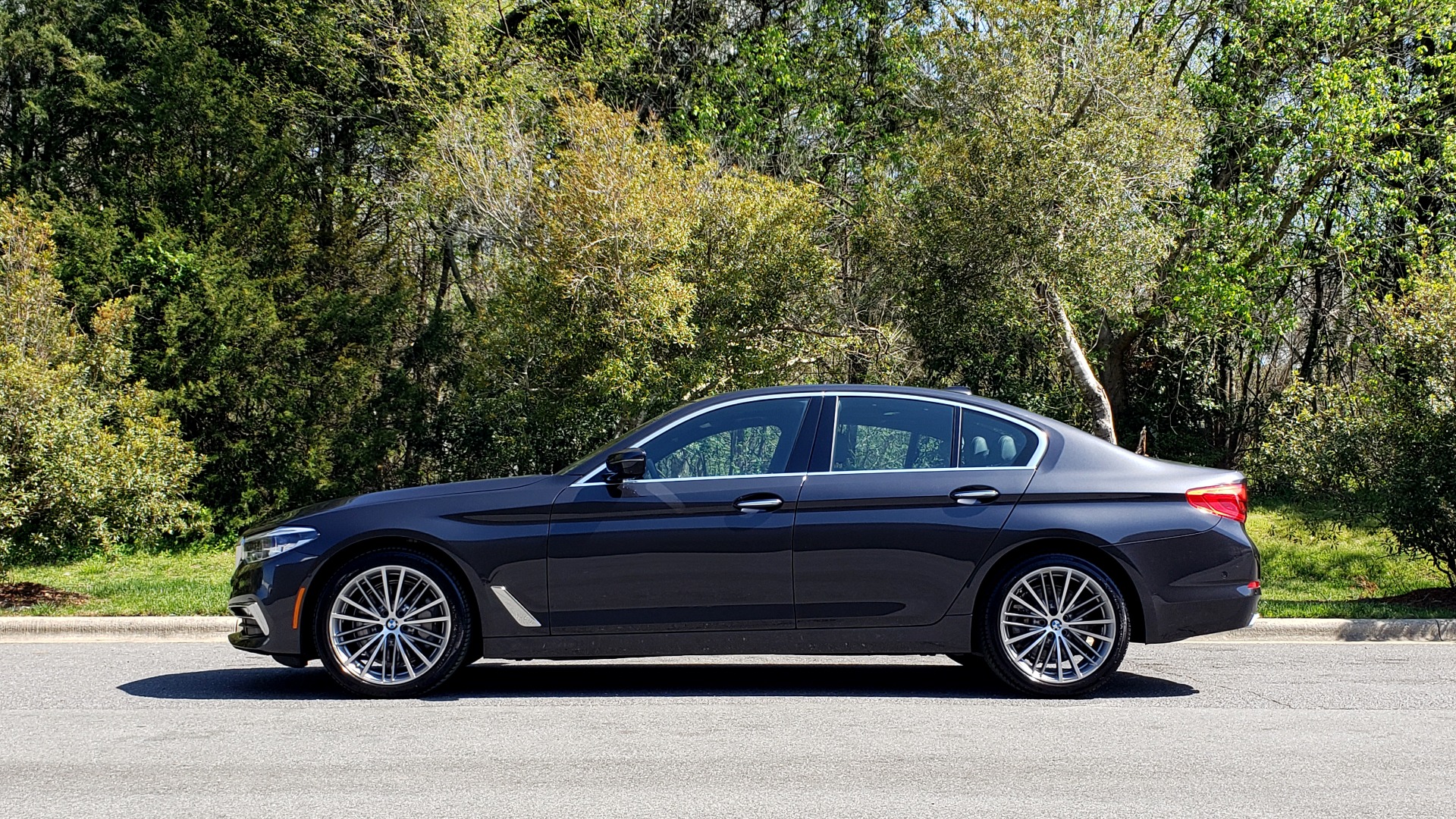 Used 2017 BMW 5 SERIES 540I PREMIUM / DRVR ASST PLUS / NAV / SNF / HARMAN/KARDON for sale Sold at Formula Imports in Charlotte NC 28227 2