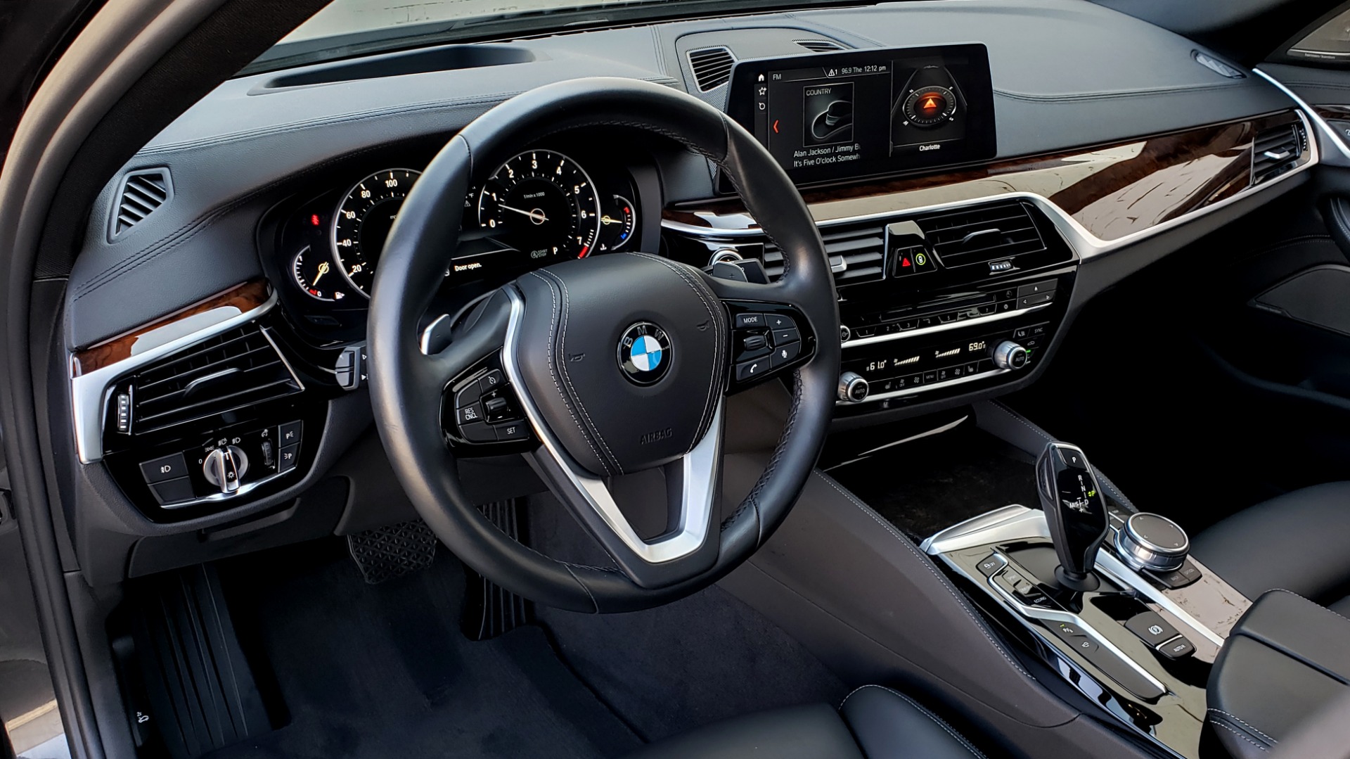 Used 2017 BMW 5 SERIES 540I PREMIUM / DRVR ASST PLUS / NAV / SNF / HARMAN/KARDON for sale Sold at Formula Imports in Charlotte NC 28227 35