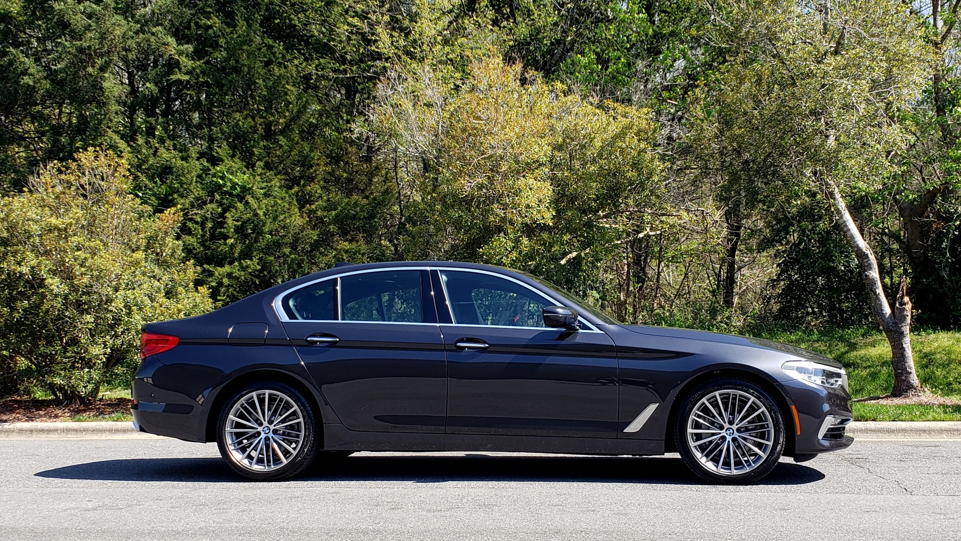 Used 2017 BMW 5 SERIES 540I PREMIUM / DRVR ASST PLUS / NAV / SNF / HARMAN/KARDON for sale Sold at Formula Imports in Charlotte NC 28227 5
