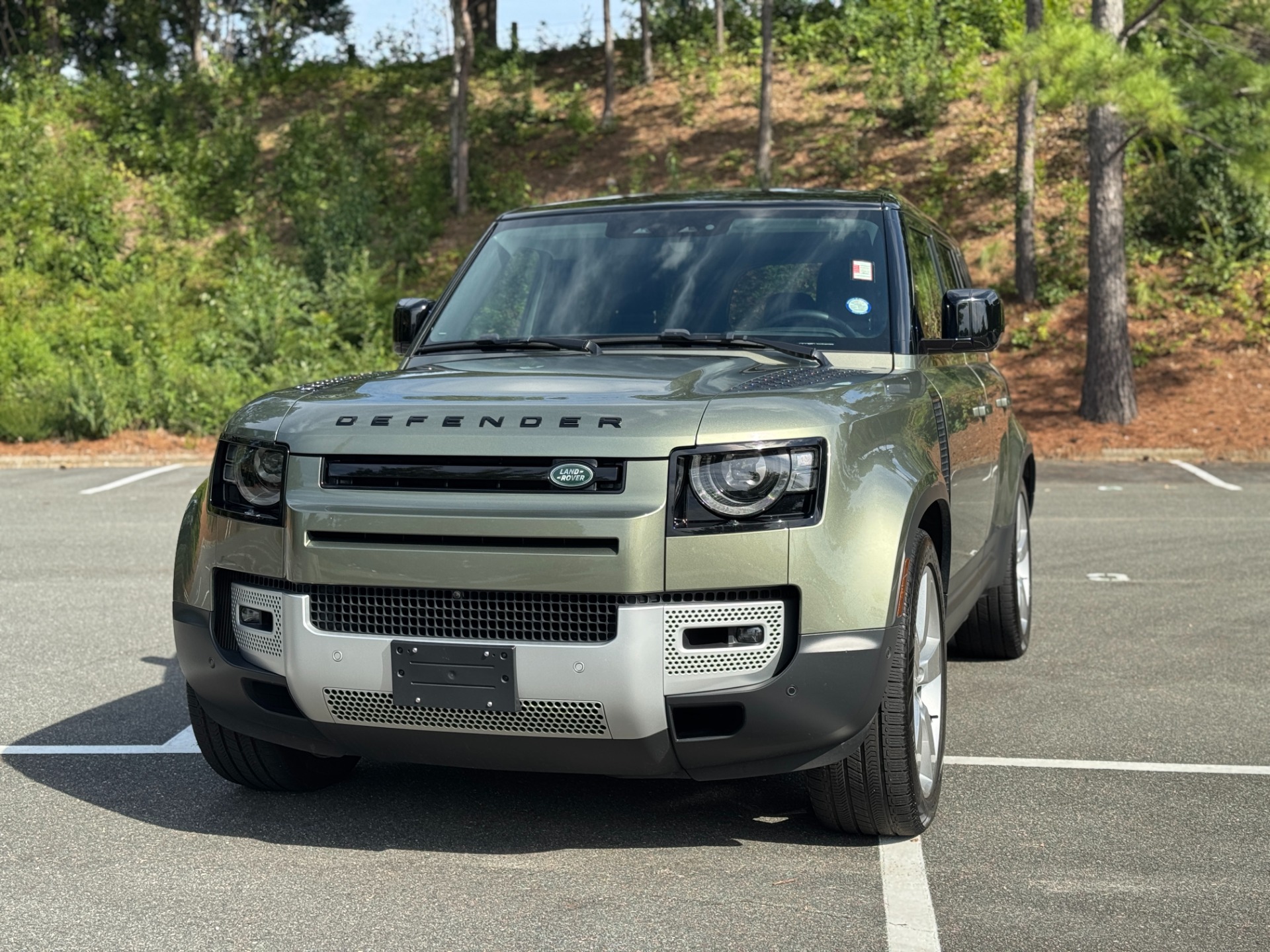 2024 Land Rover Defender 110 S photo 3