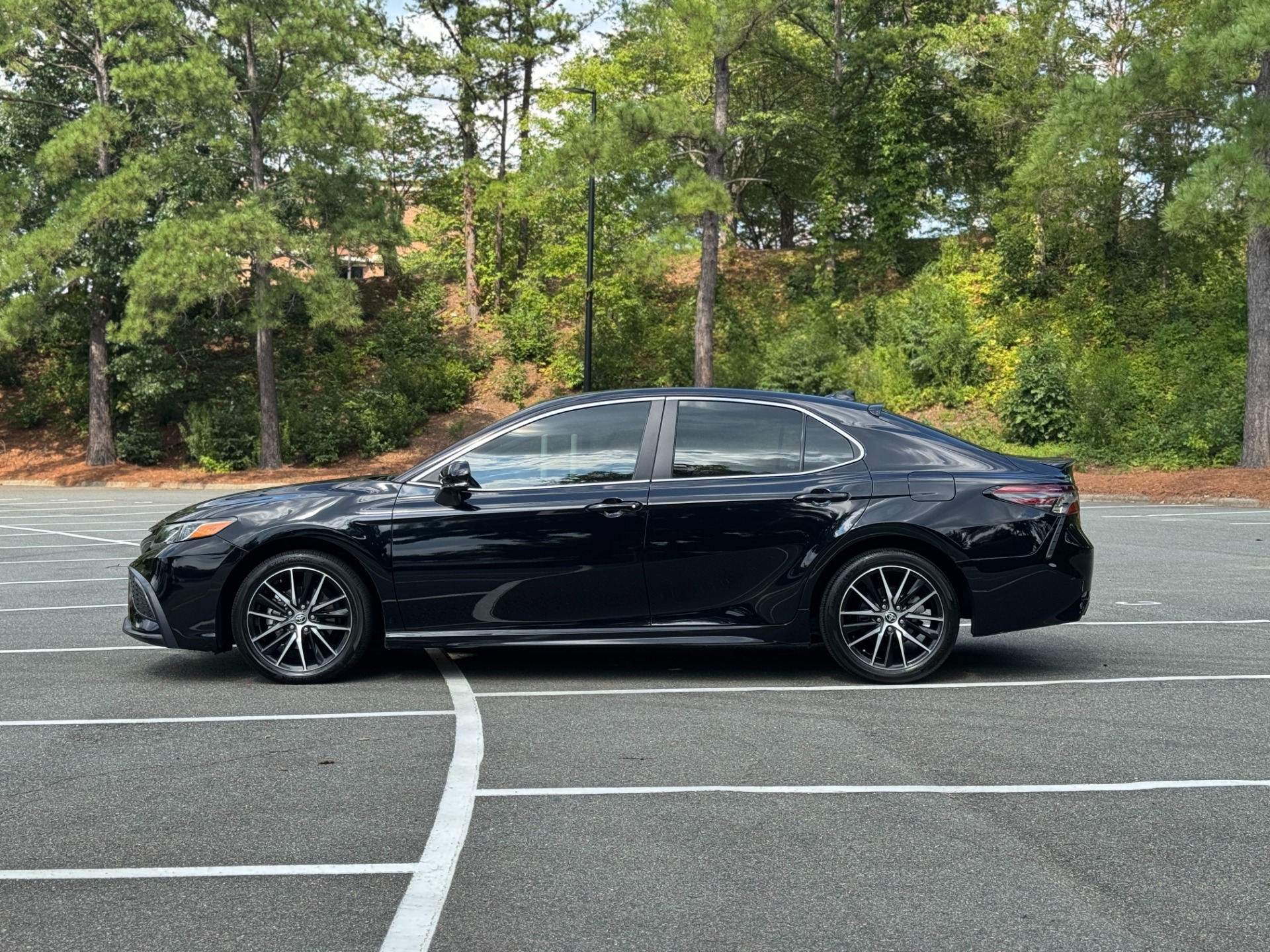 2024 Toyota Camry SE photo 3