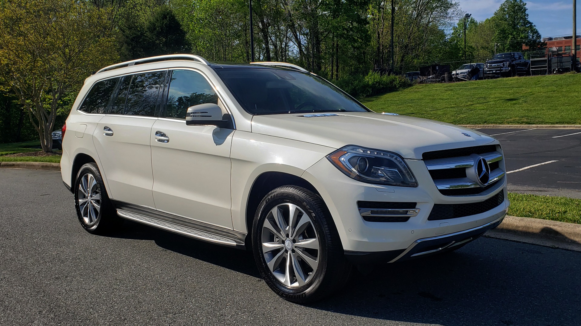 Used 2014 Mercedes-Benz GL-Class GL 450 PREMIUM / NAV / SUNROOF / 3-ROW / REARVIEW for sale Sold at Formula Imports in Charlotte NC 28227 4