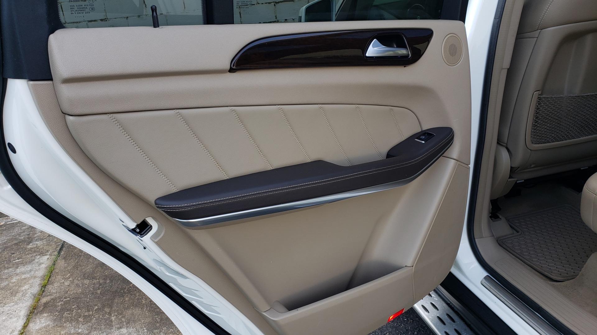 thumbnail image 2 of Genuine Mercedes GL-Class Rear Right Passenger Seat Release Handle – Beige, OEM 164 920 12 64 8K67 2 of 6