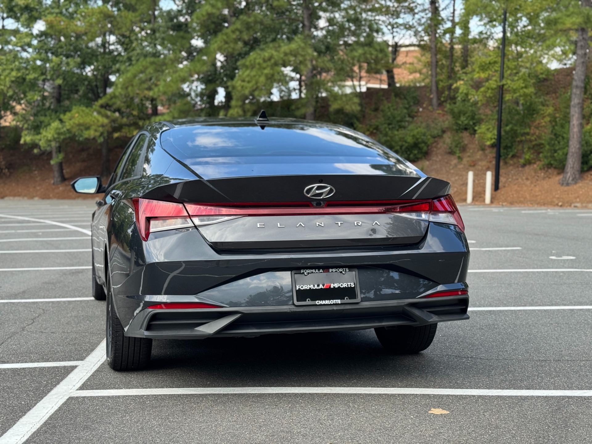 2022 Hyundai Elantra SEL Convenience photo 4