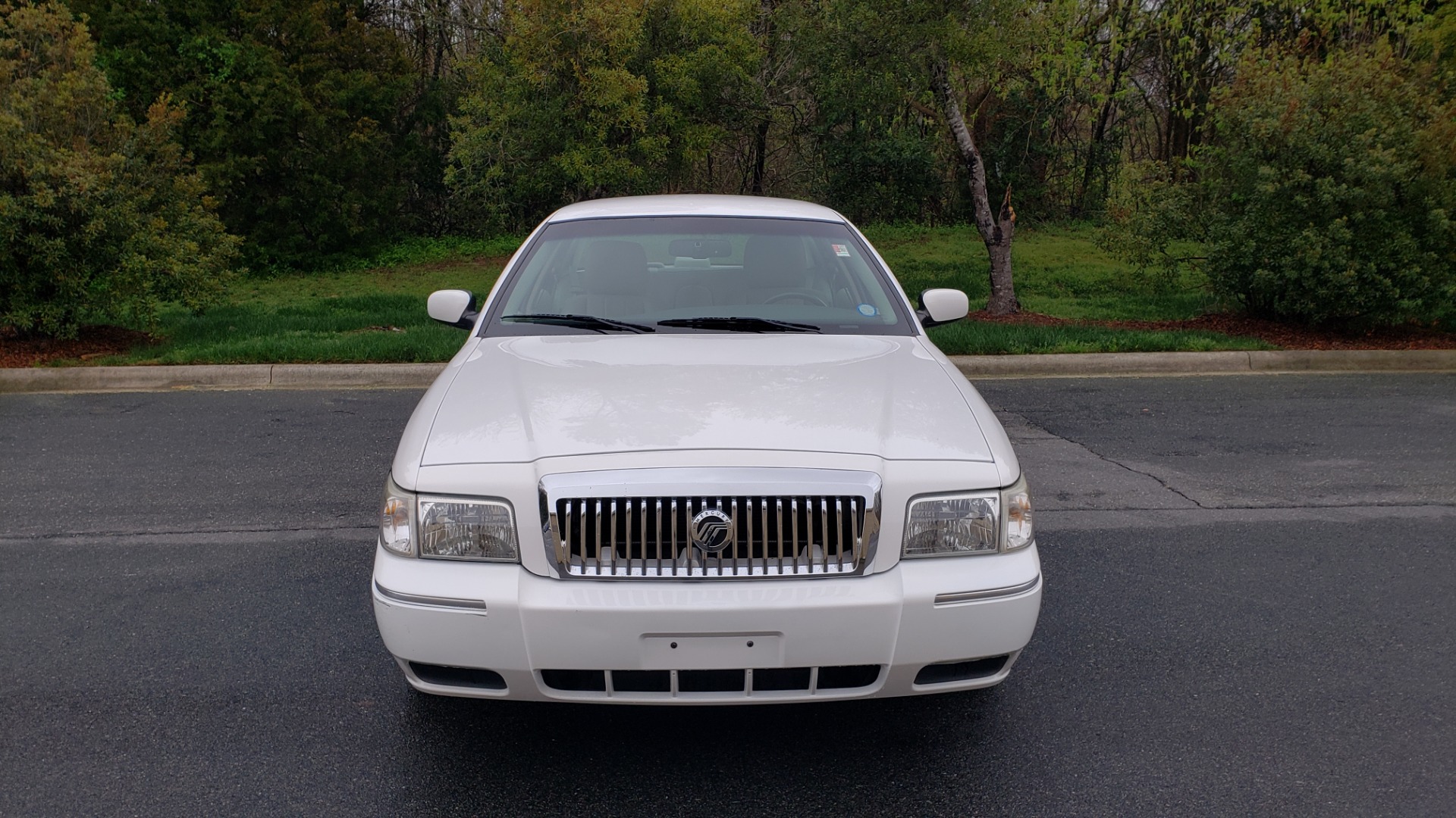 Used 2011 Mercury GRAND MARQUIS LS / 4.6L V8 / 4-SPD AUTO / KEYLESS ENTRY / LOW MILES for sale Sold at Formula Imports in Charlotte NC 28227 16