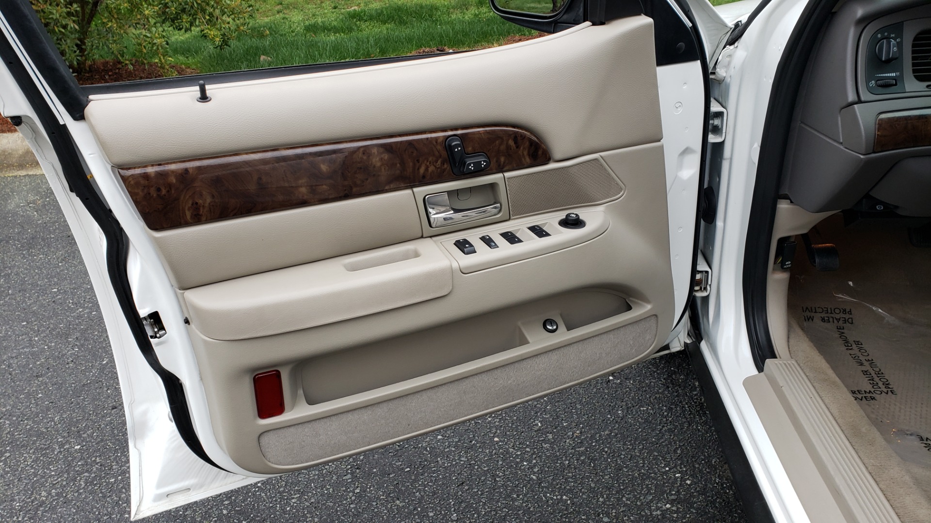 Used 2011 Mercury GRAND MARQUIS LS / 4.6L V8 / 4-SPD AUTO / KEYLESS ENTRY / LOW MILES for sale Sold at Formula Imports in Charlotte NC 28227 28