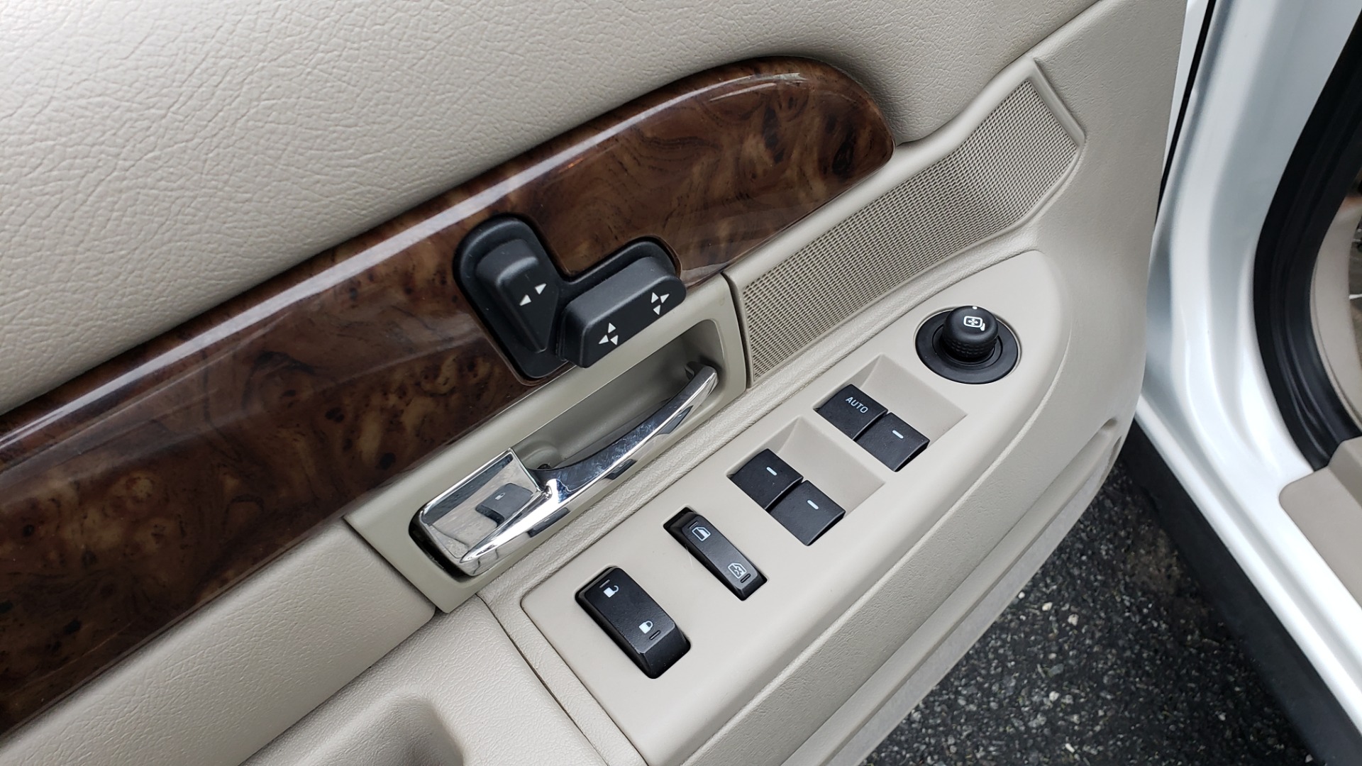 Used 2011 Mercury GRAND MARQUIS LS / 4.6L V8 / 4-SPD AUTO / KEYLESS ENTRY / LOW MILES for sale Sold at Formula Imports in Charlotte NC 28227 29