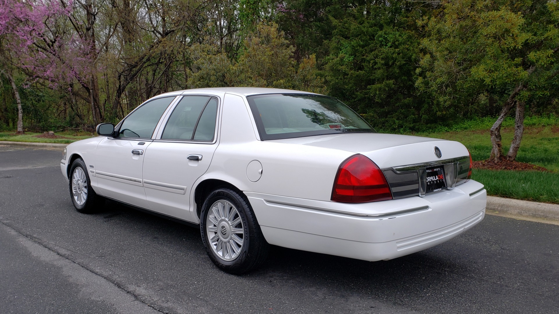 Used 2011 Mercury GRAND MARQUIS LS / 4.6L V8 / 4-SPD AUTO / KEYLESS ENTRY / LOW MILES for sale Sold at Formula Imports in Charlotte NC 28227 3