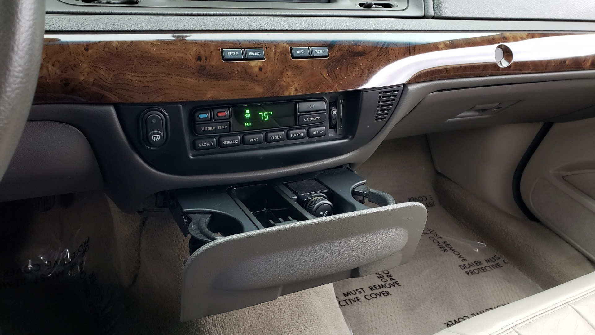 Used 2011 Mercury GRAND MARQUIS LS / 4.6L V8 / 4-SPD AUTO / KEYLESS ENTRY / LOW MILES for sale Sold at Formula Imports in Charlotte NC 28227 38