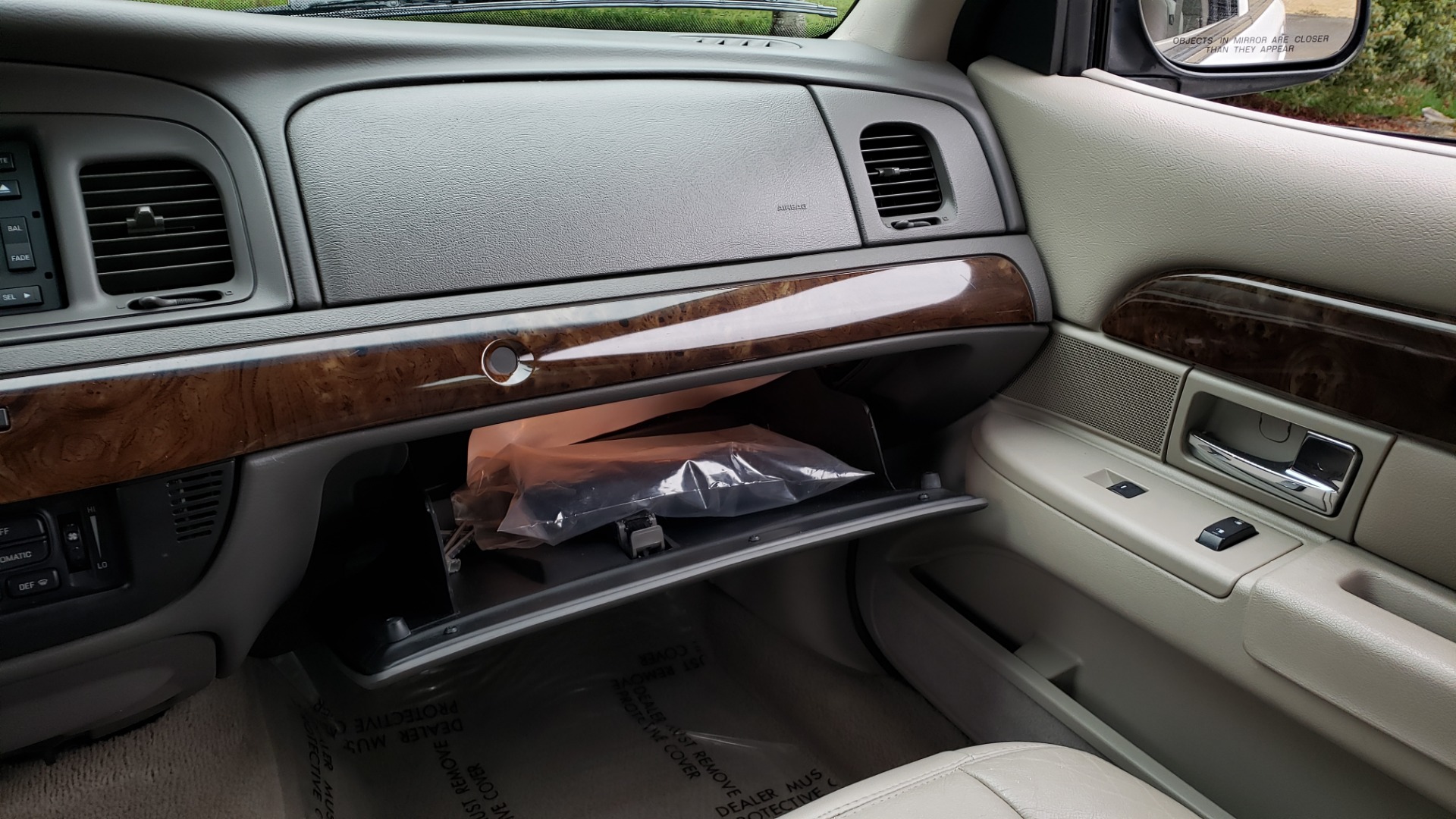 Used 2011 Mercury GRAND MARQUIS LS / 4.6L V8 / 4-SPD AUTO / KEYLESS ENTRY / LOW MILES for sale Sold at Formula Imports in Charlotte NC 28227 39