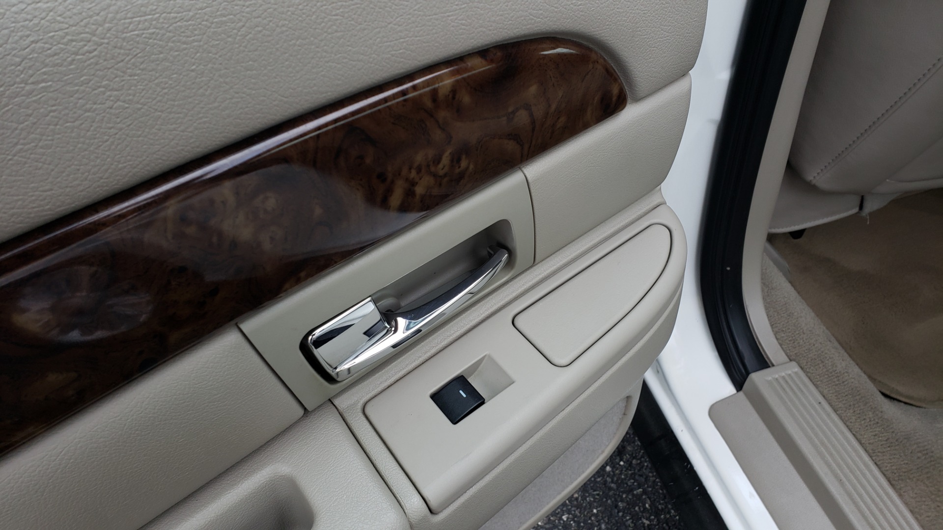 Used 2011 Mercury GRAND MARQUIS LS / 4.6L V8 / 4-SPD AUTO / KEYLESS ENTRY / LOW MILES for sale Sold at Formula Imports in Charlotte NC 28227 45