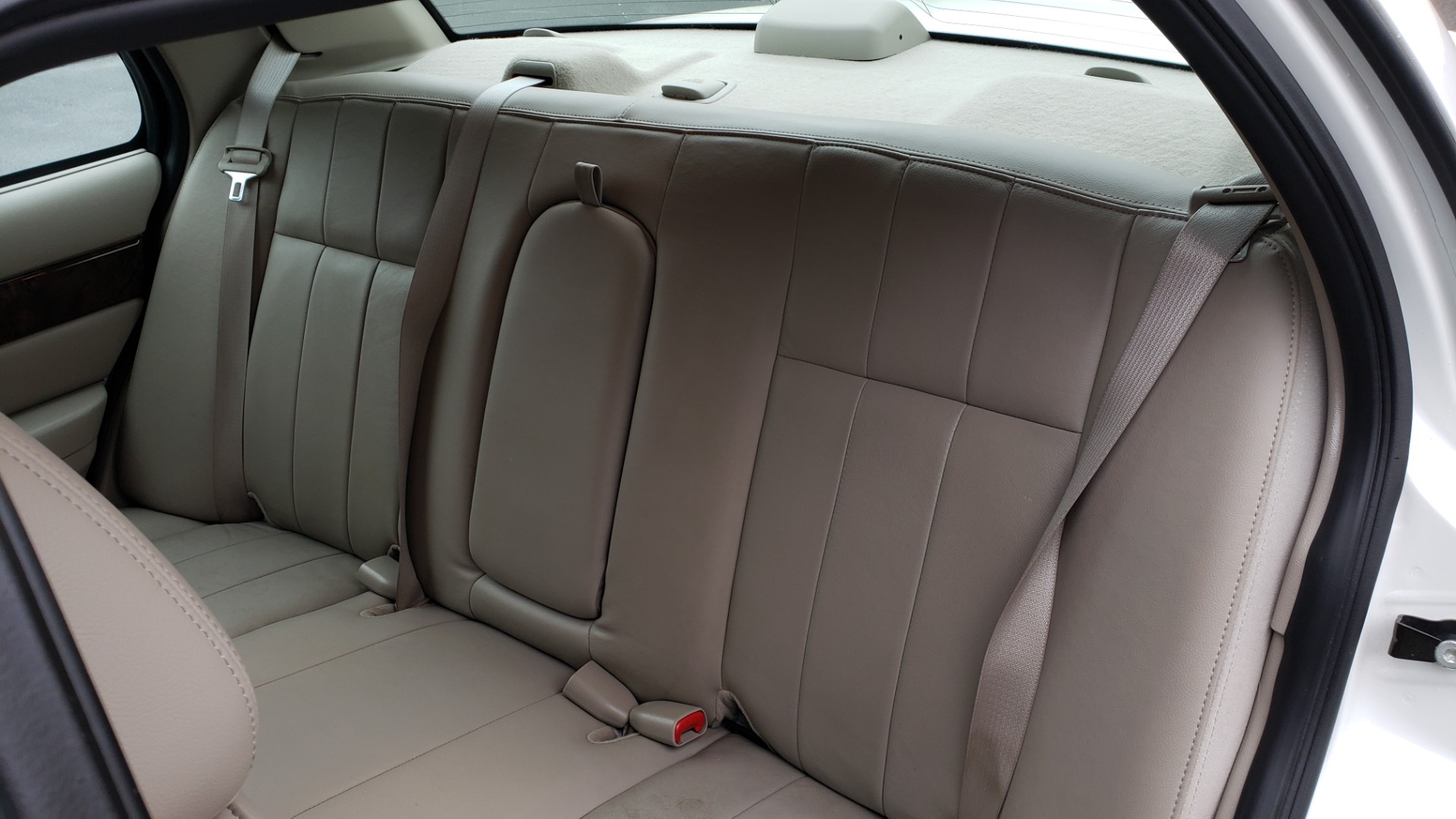 Used 2011 Mercury GRAND MARQUIS LS / 4.6L V8 / 4-SPD AUTO / KEYLESS ENTRY / LOW MILES for sale Sold at Formula Imports in Charlotte NC 28227 48
