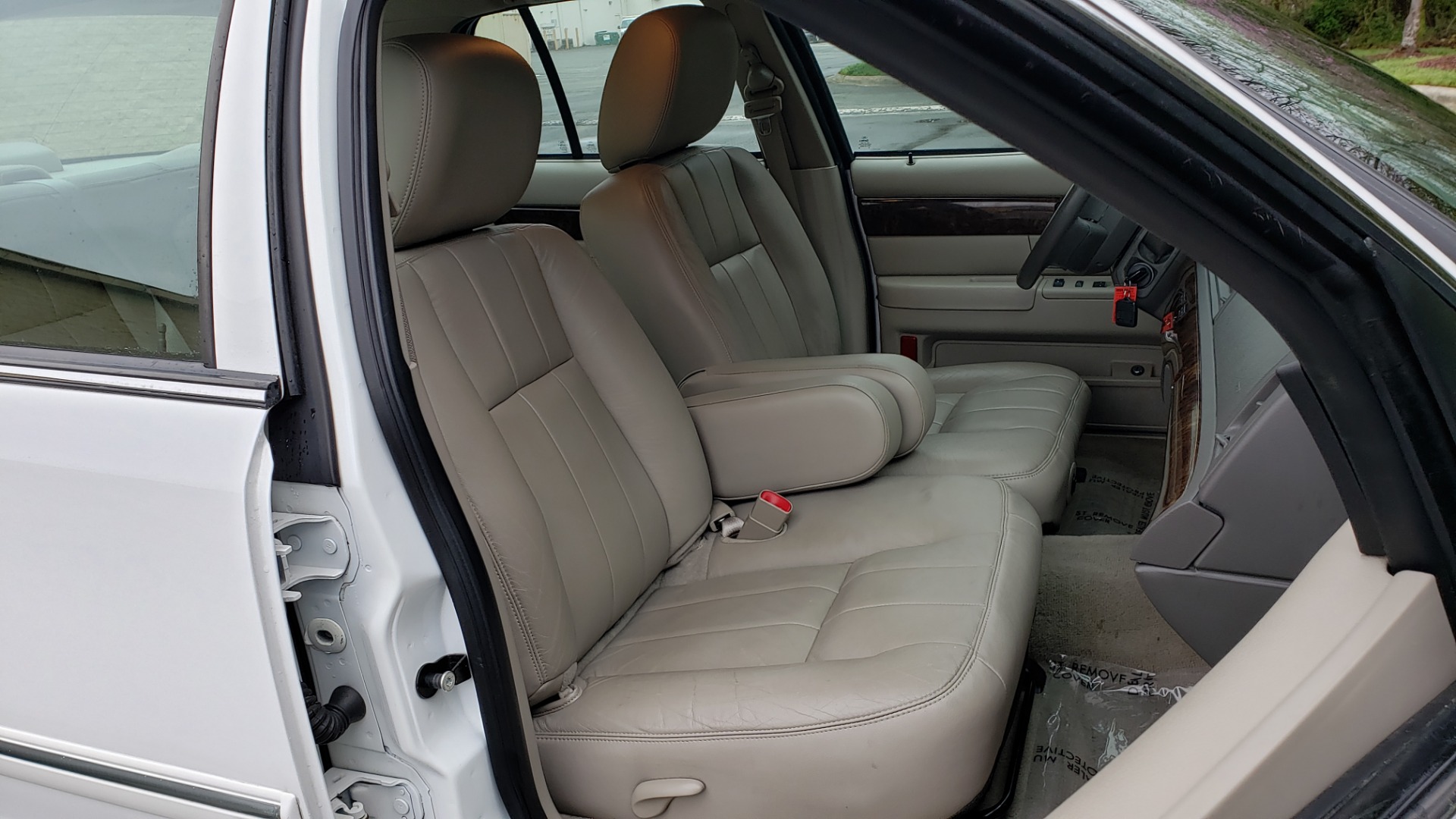 Used 2011 Mercury GRAND MARQUIS LS / 4.6L V8 / 4-SPD AUTO / KEYLESS ENTRY / LOW MILES for sale Sold at Formula Imports in Charlotte NC 28227 52