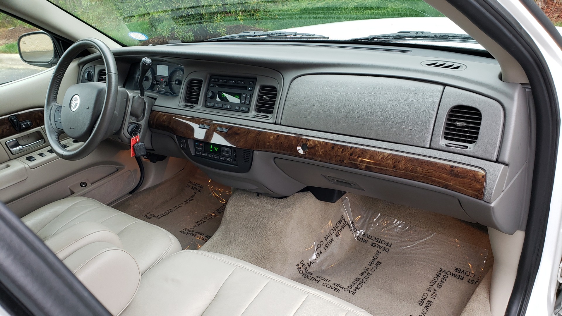 Used 2011 Mercury GRAND MARQUIS LS / 4.6L V8 / 4-SPD AUTO / KEYLESS ENTRY / LOW MILES for sale Sold at Formula Imports in Charlotte NC 28227 54
