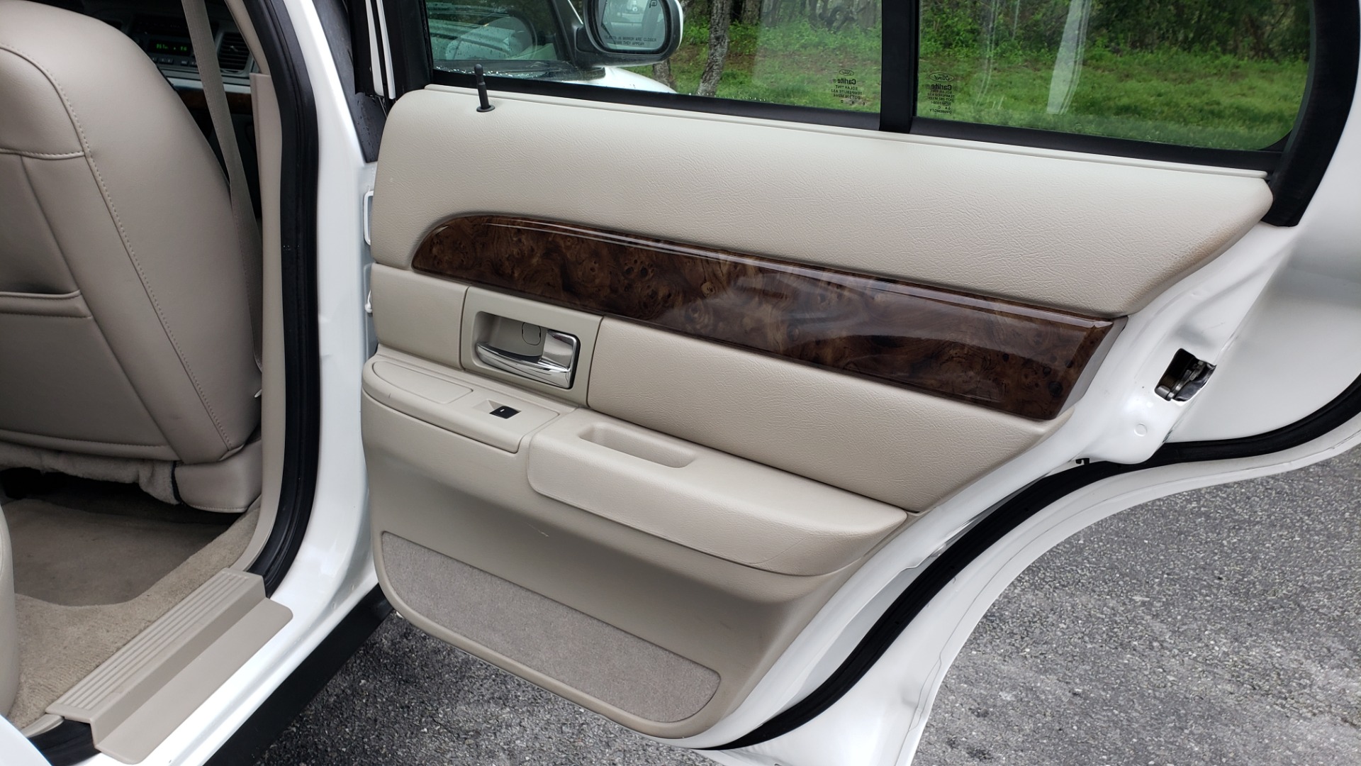 Used 2011 Mercury GRAND MARQUIS LS / 4.6L V8 / 4-SPD AUTO / KEYLESS ENTRY / LOW MILES for sale Sold at Formula Imports in Charlotte NC 28227 56