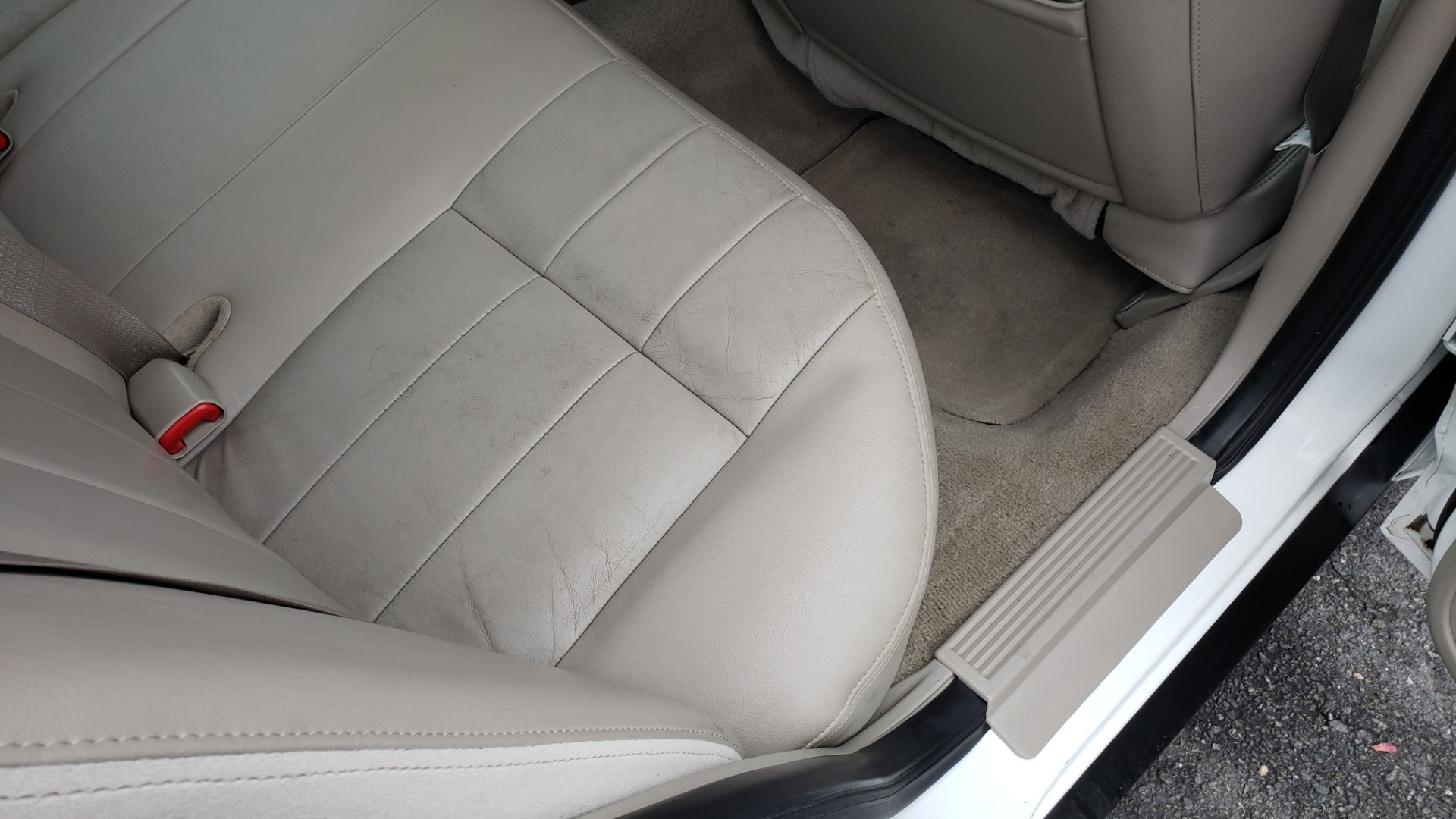 Used 2011 Mercury GRAND MARQUIS LS / 4.6L V8 / 4-SPD AUTO / KEYLESS ENTRY / LOW MILES for sale Sold at Formula Imports in Charlotte NC 28227 58