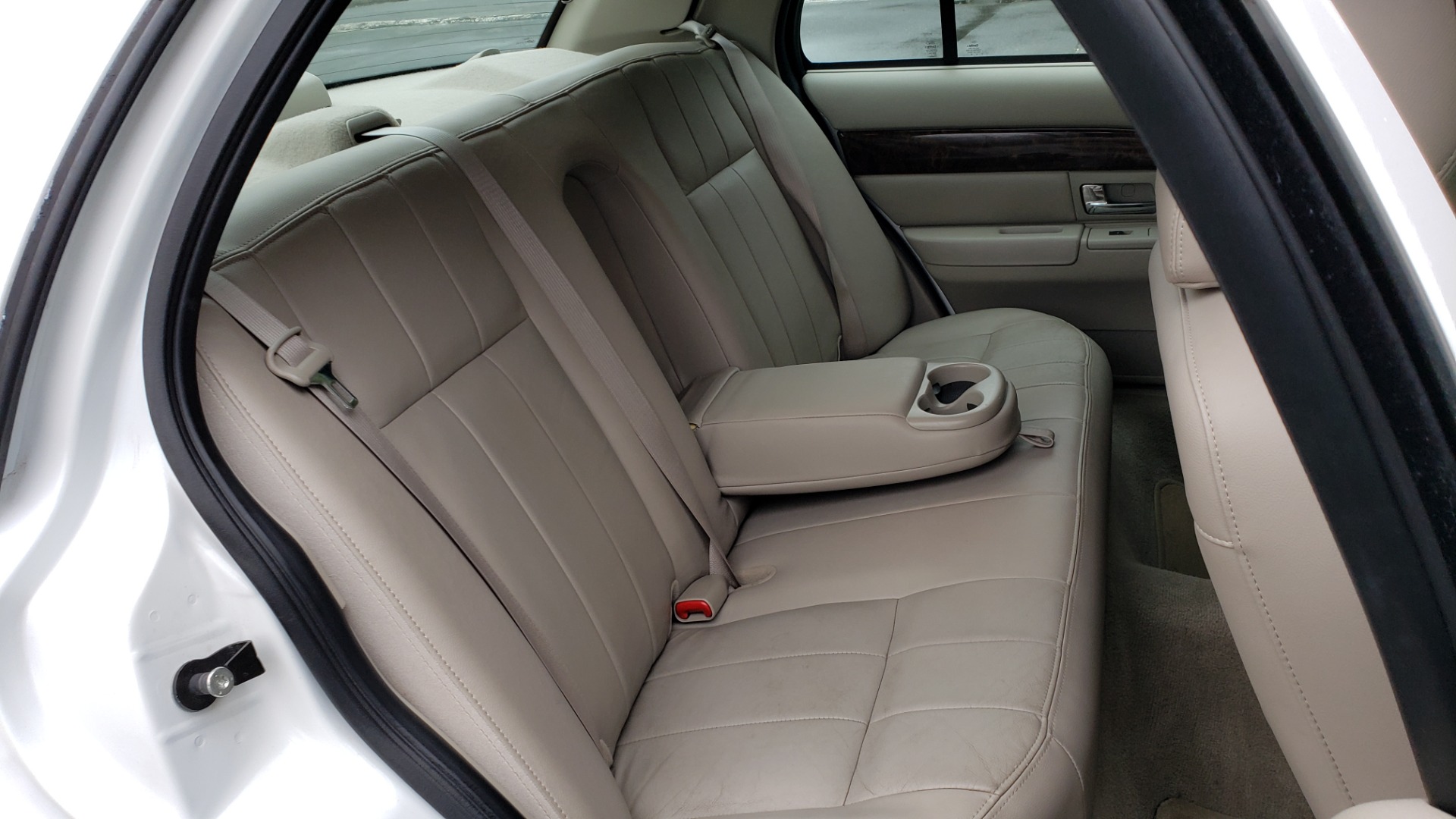 Used 2011 Mercury GRAND MARQUIS LS / 4.6L V8 / 4-SPD AUTO / KEYLESS ENTRY / LOW MILES for sale Sold at Formula Imports in Charlotte NC 28227 59