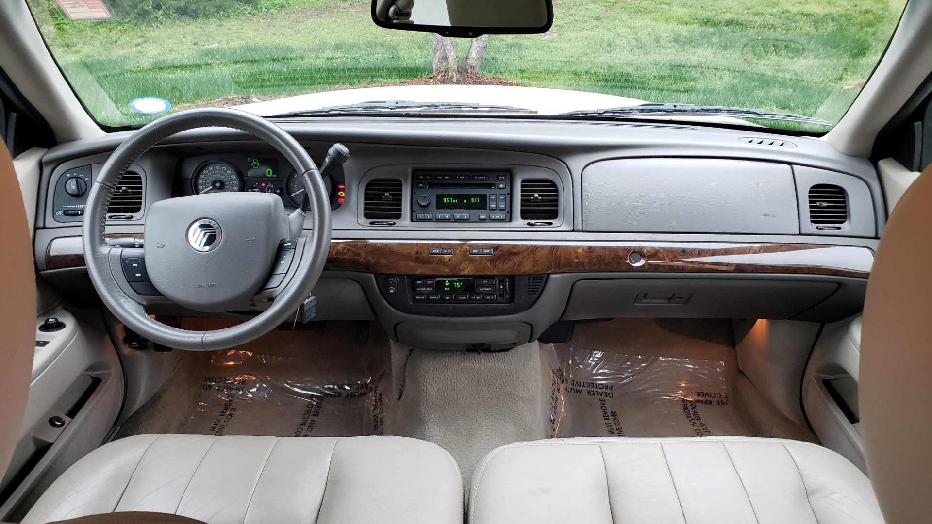 Used 2011 Mercury GRAND MARQUIS LS / 4.6L V8 / 4-SPD AUTO / KEYLESS ENTRY / LOW MILES for sale Sold at Formula Imports in Charlotte NC 28227 61
