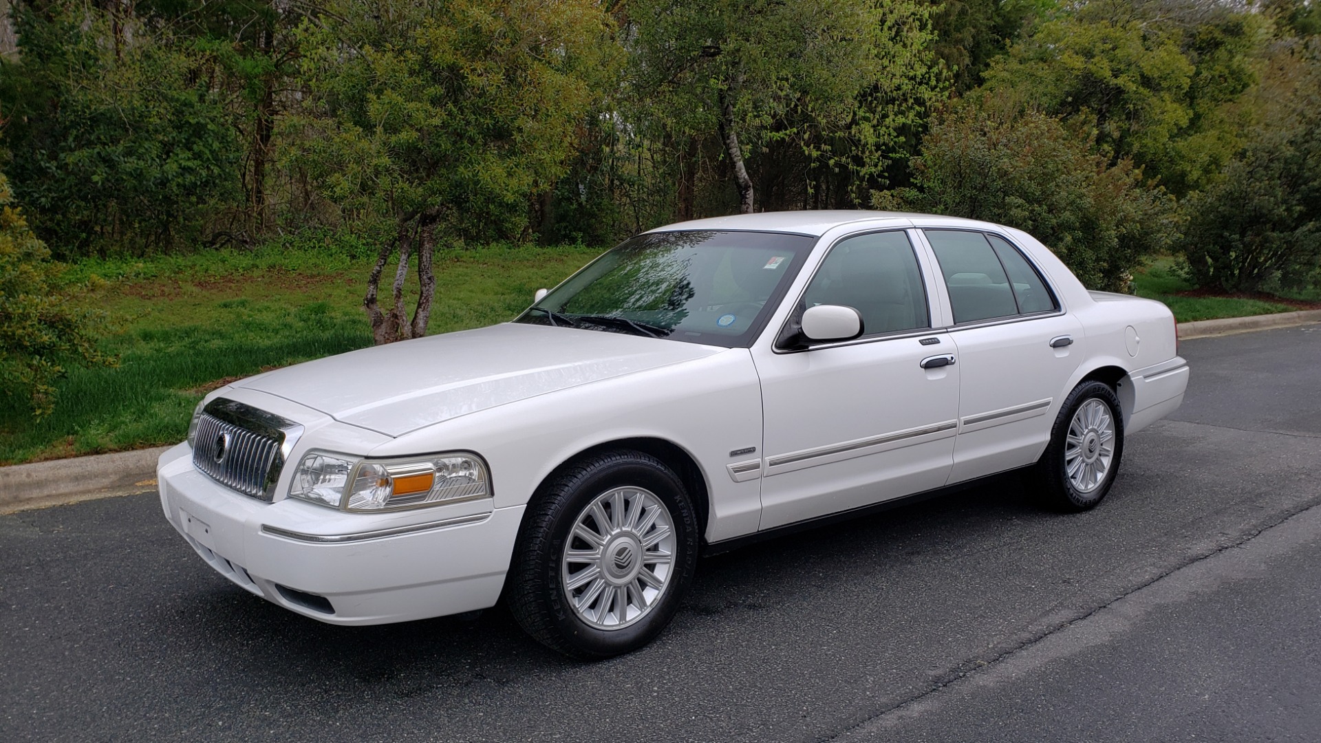 Used 2011 Mercury GRAND MARQUIS LS / 4.6L V8 / 4-SPD AUTO / KEYLESS ENTRY / LOW MILES for sale Sold at Formula Imports in Charlotte NC 28227 1