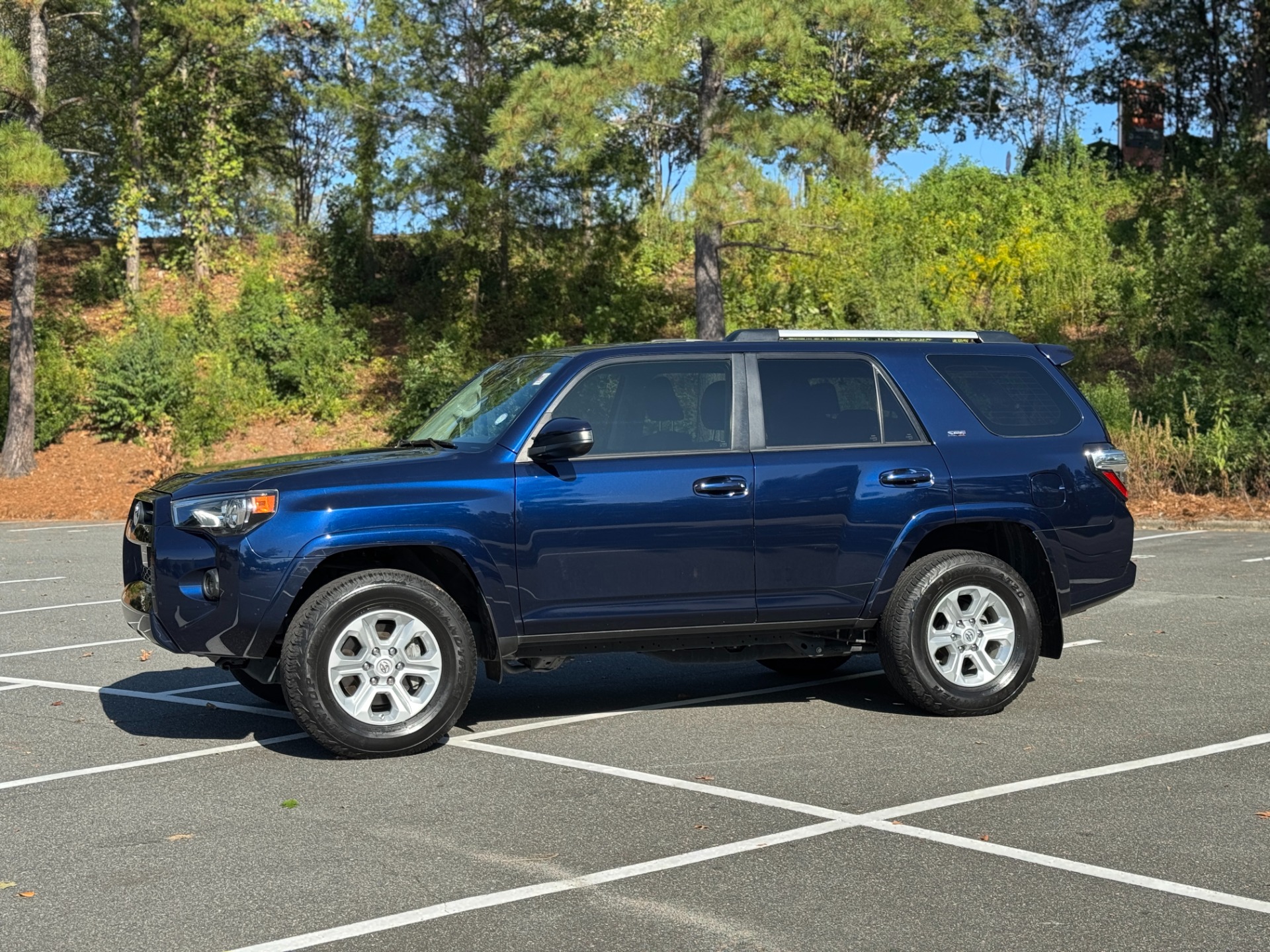 2020 Toyota 4Runner SR5 photo 3